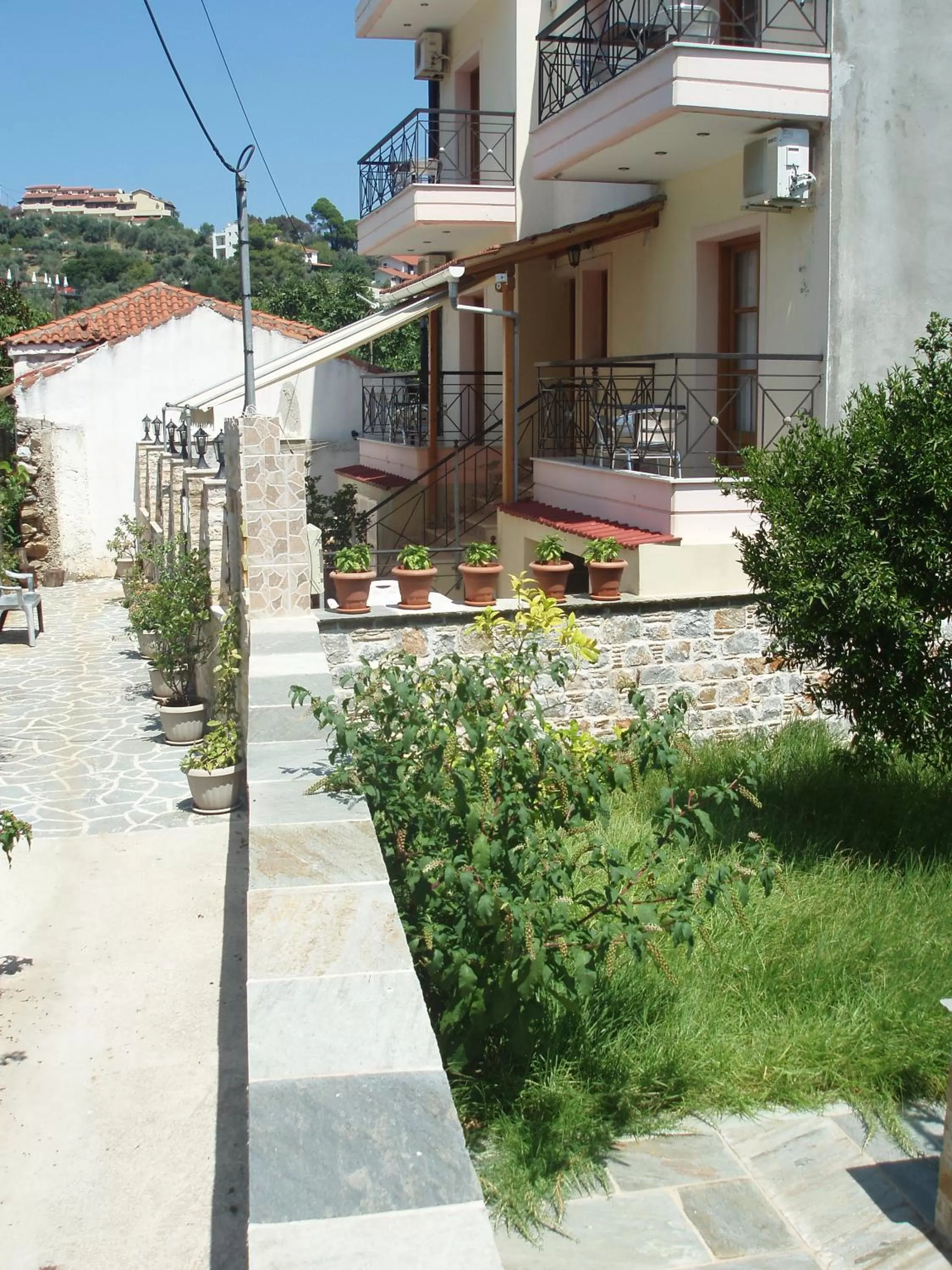 Property building in skiathos studios HL
