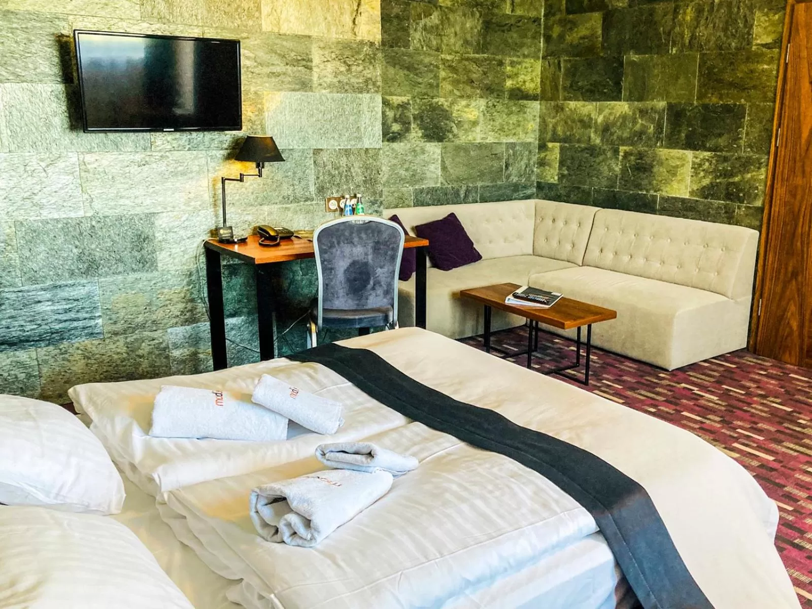 TV and multimedia, Bed in Hotel Modus