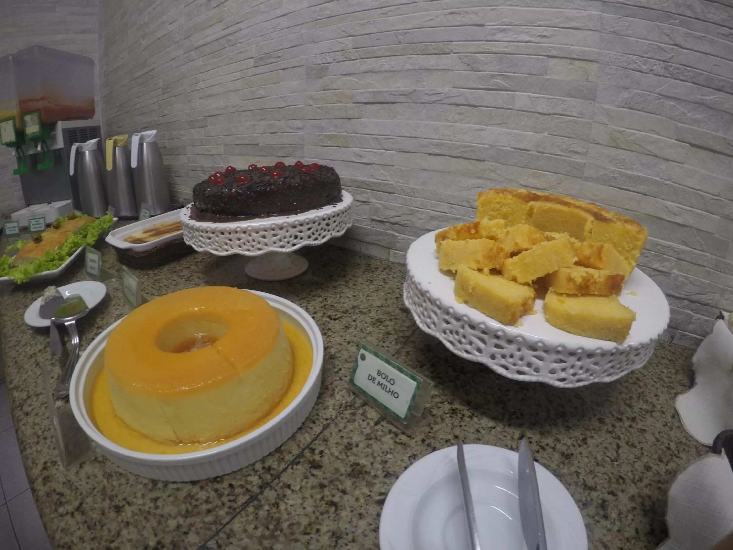 Food in Abrolhos Praia Hotel