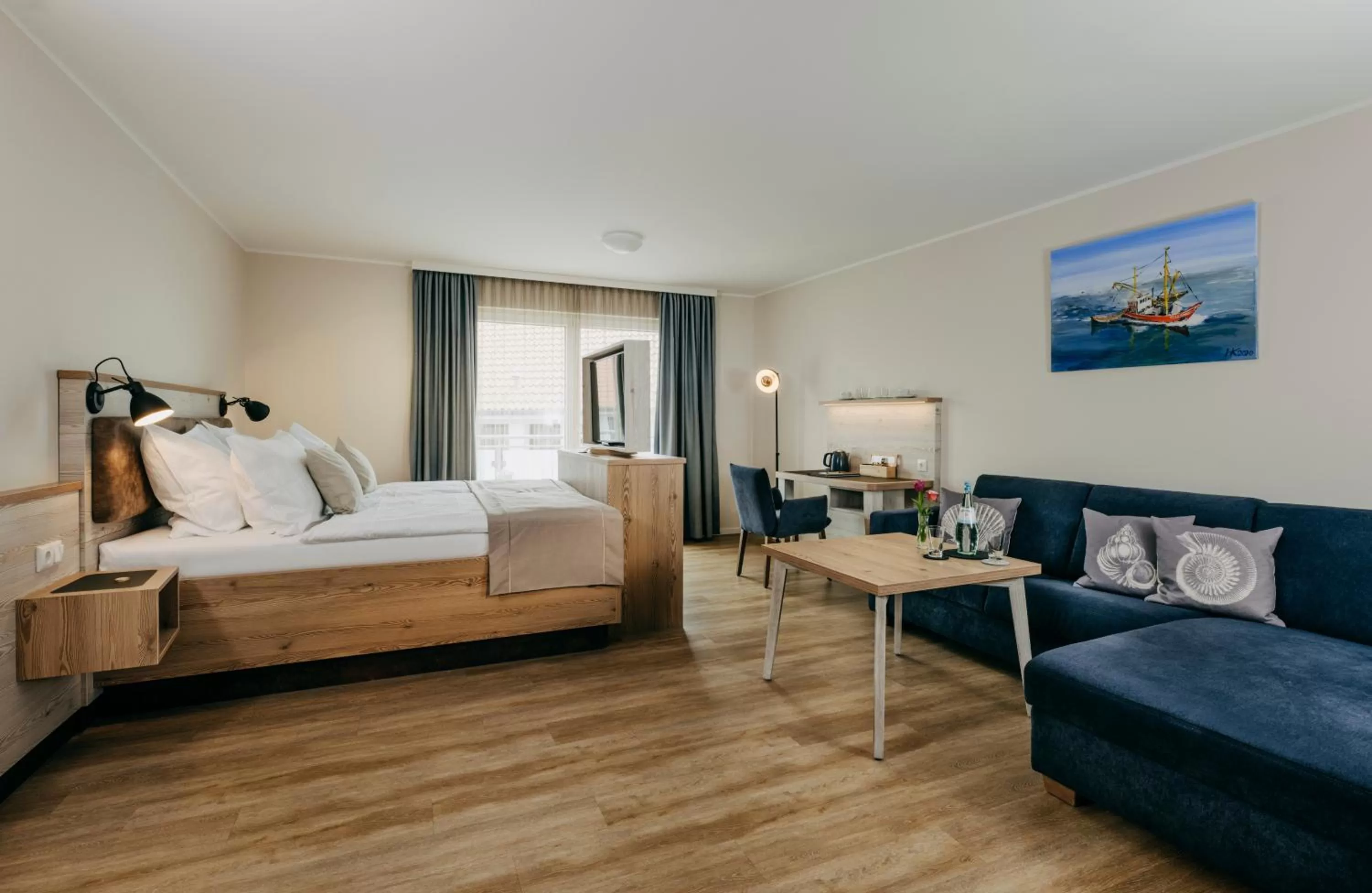 Photo of the whole room, Bed in Hotel Alter Muschelsaal