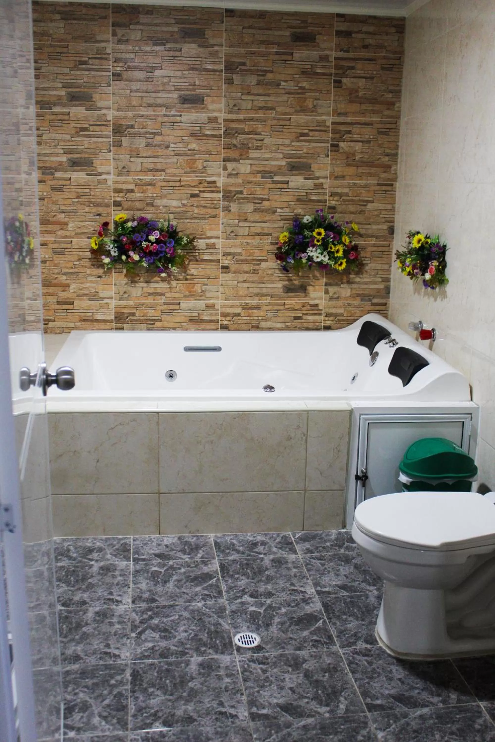 Hot Tub, Bathroom in Hotel Colonial San Felipe