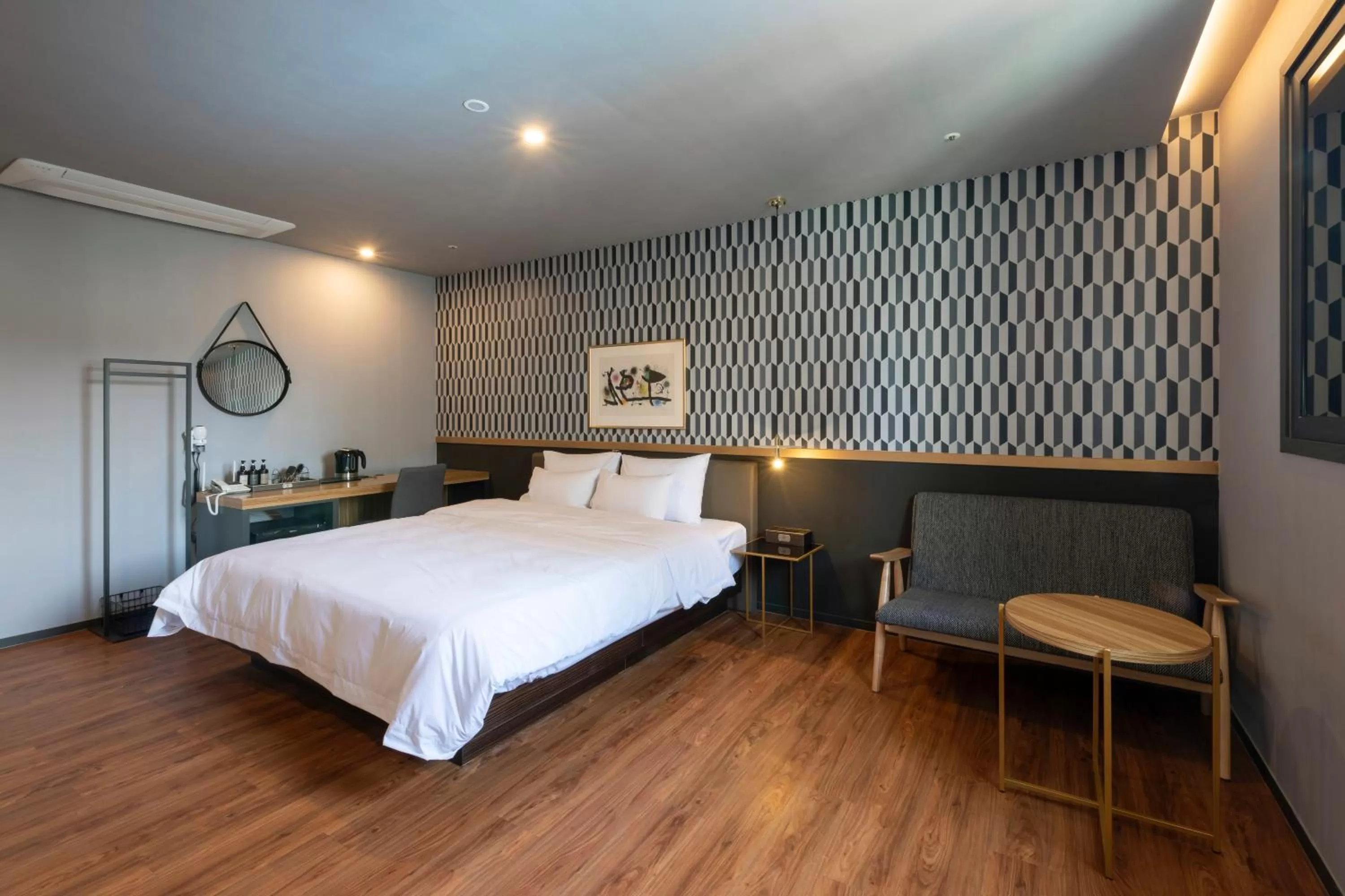 Bedroom, Bed in Seomyeon Brown-dot hotel Gold