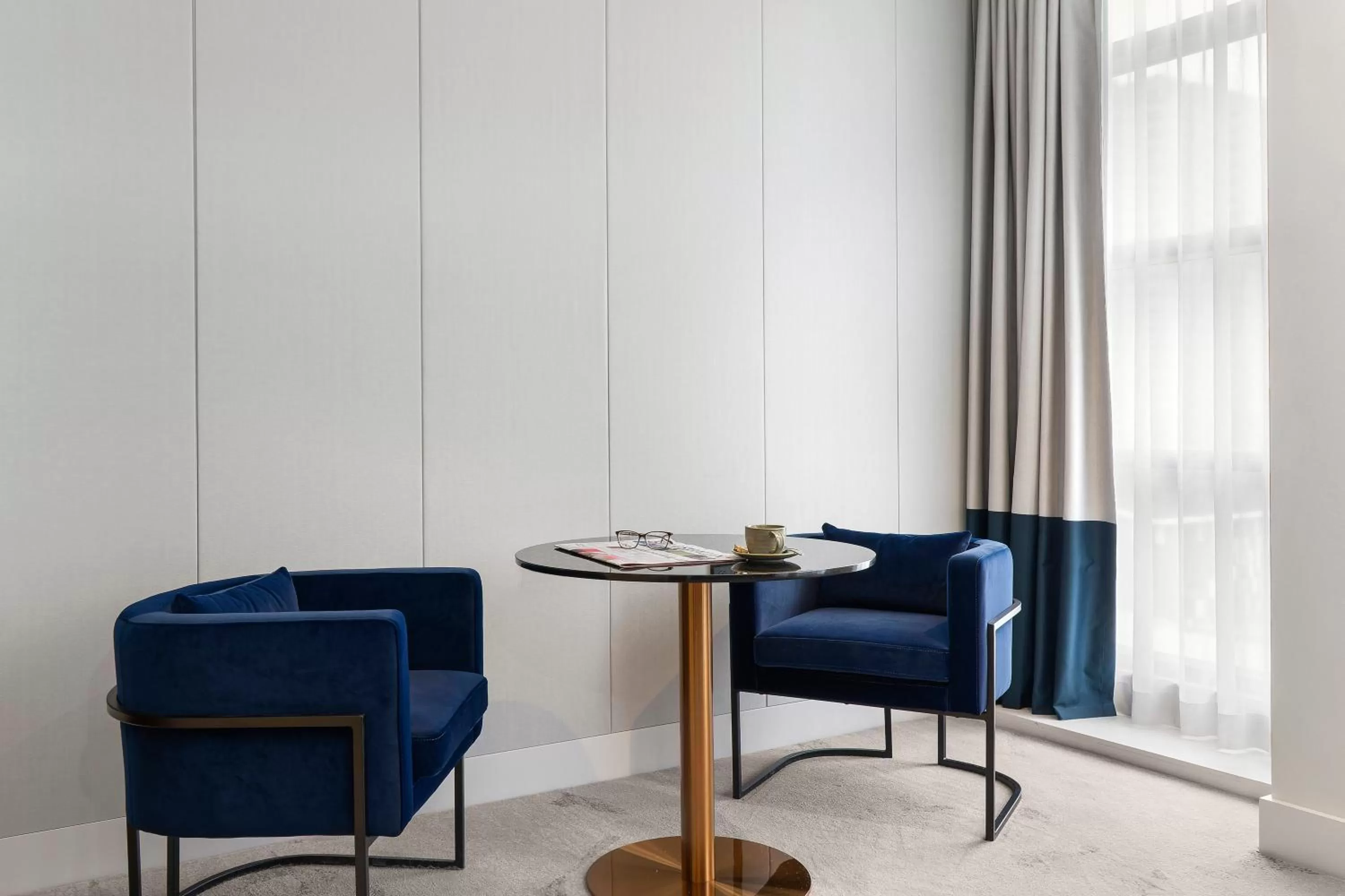 Living room in Peppers Waymouth Hotel