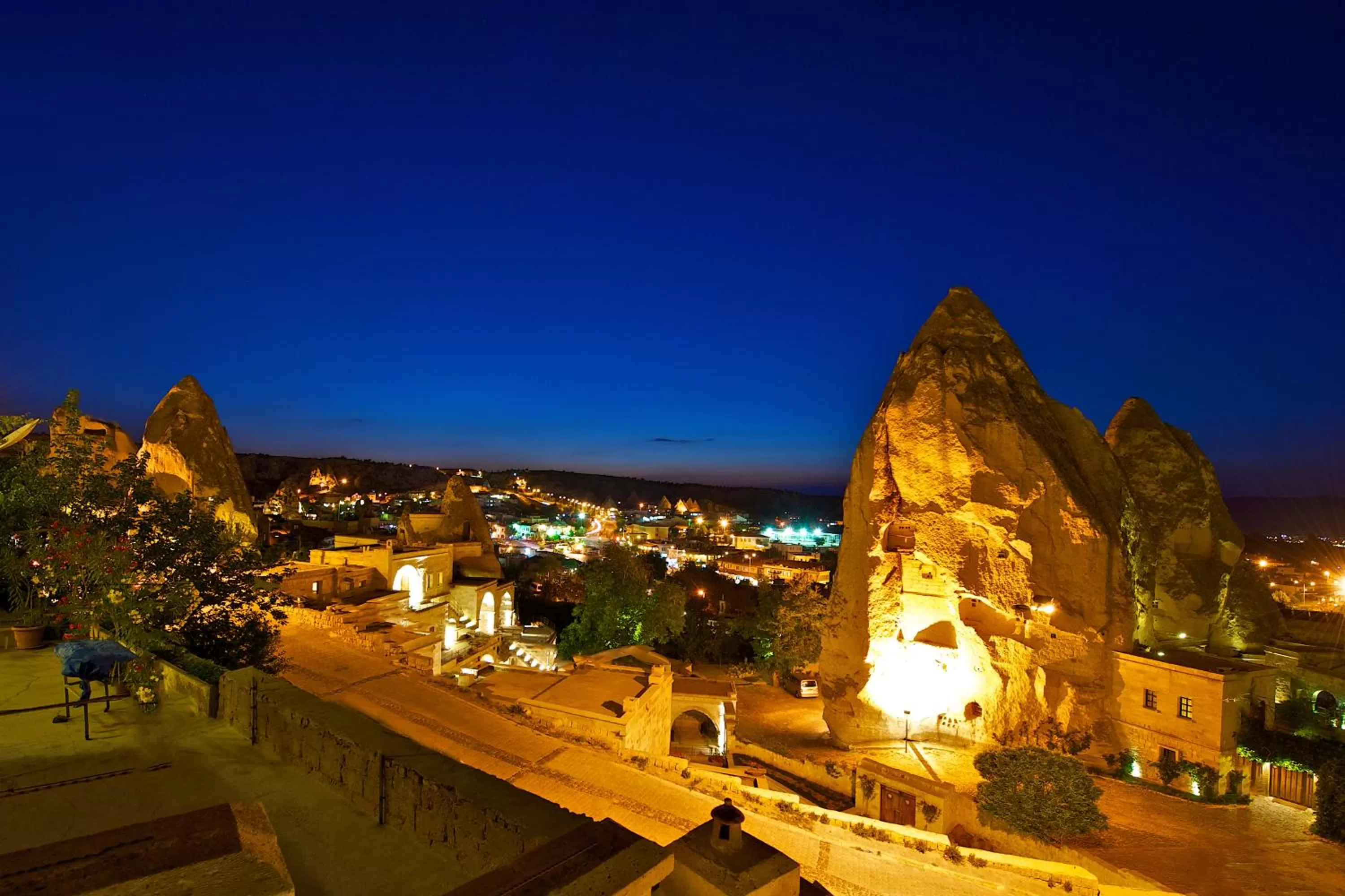 Facade/entrance in Miras Hotel