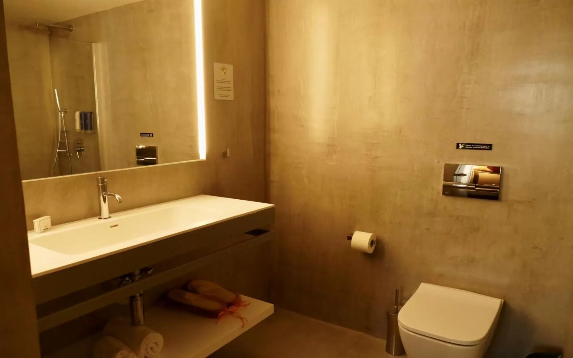 Toilet in Madama Residence