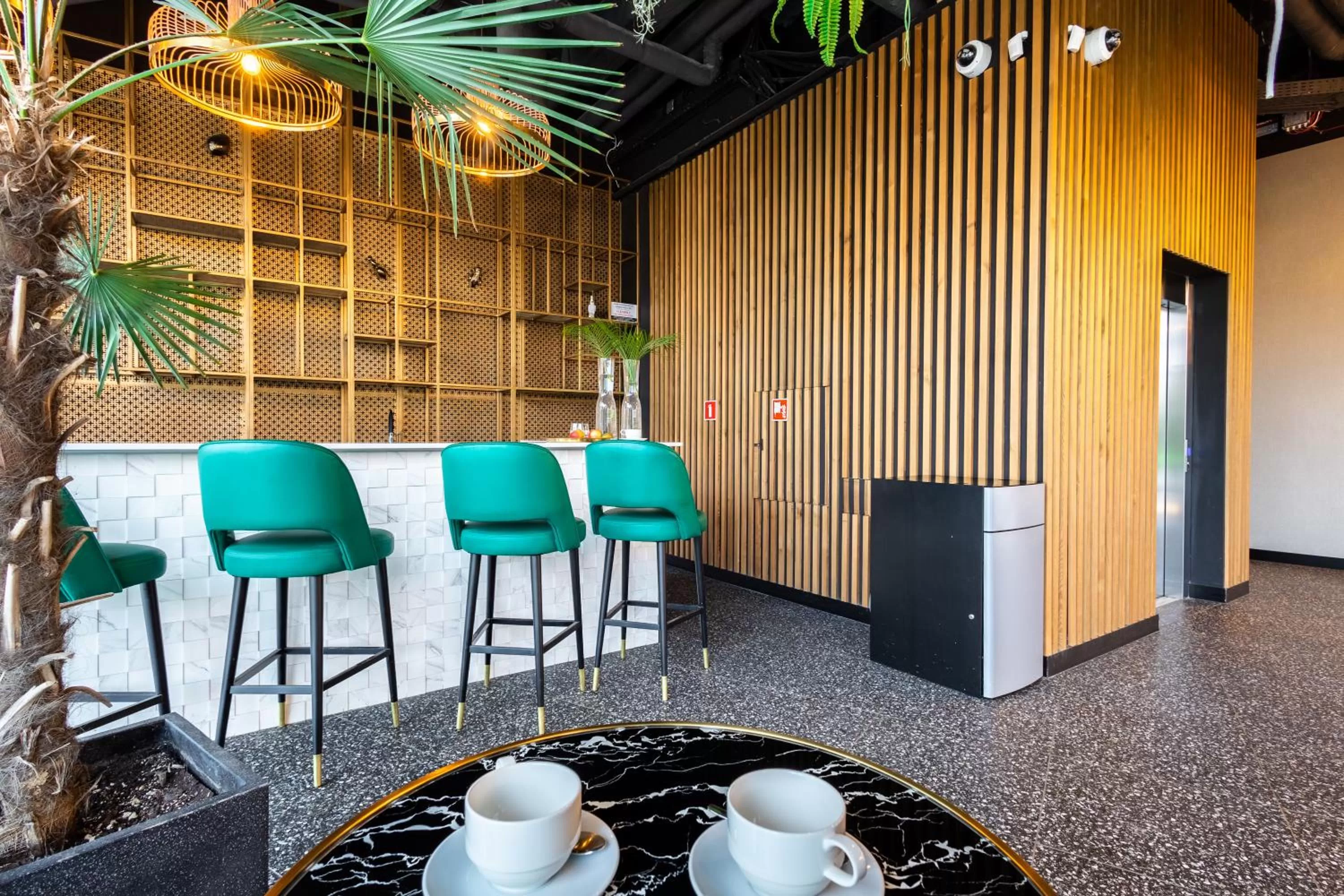 Lounge or bar in Hotel Zoo by Afrykarium Wroclaw