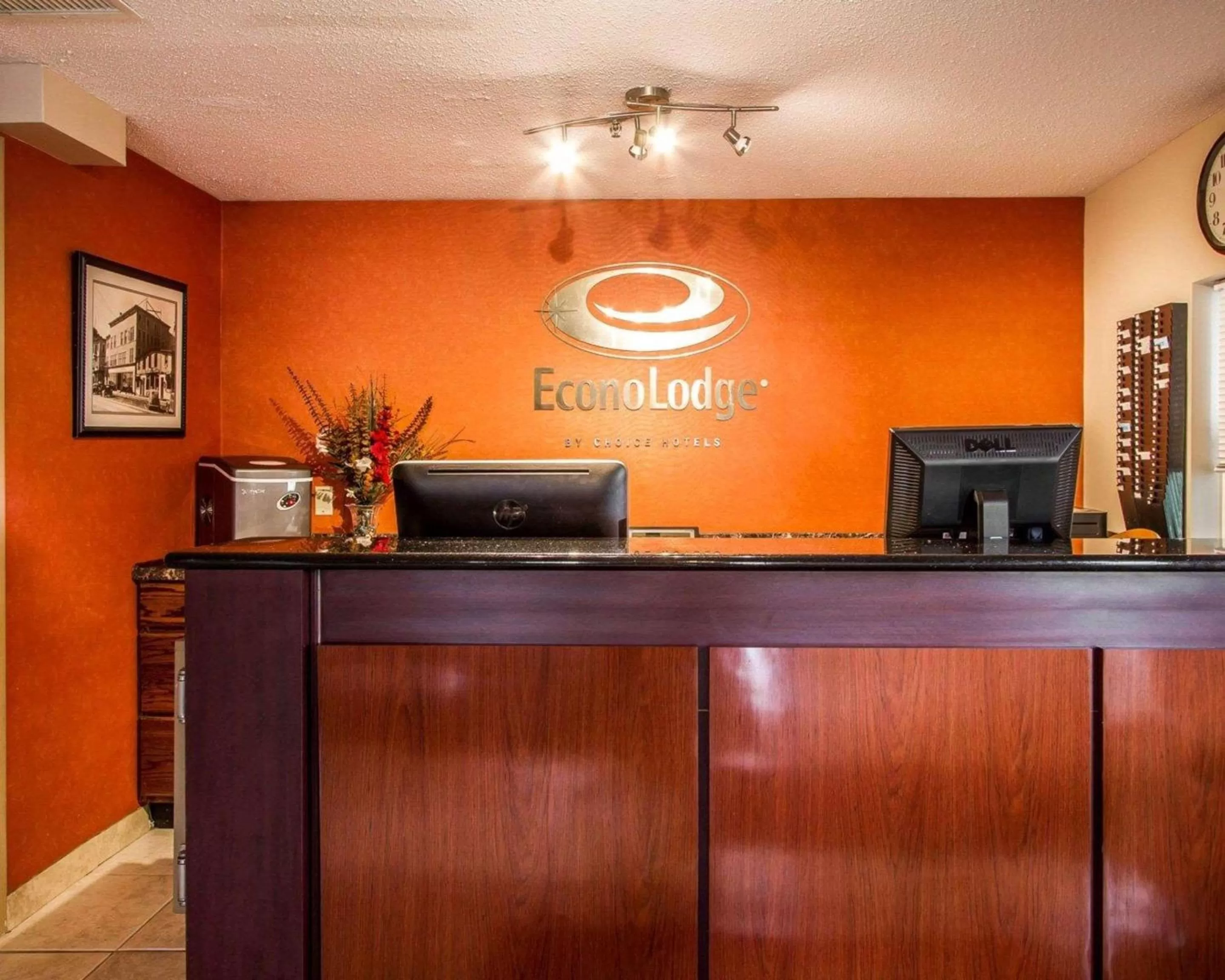 Lobby or reception in Econo Lodge Freeport - Brunswick Area