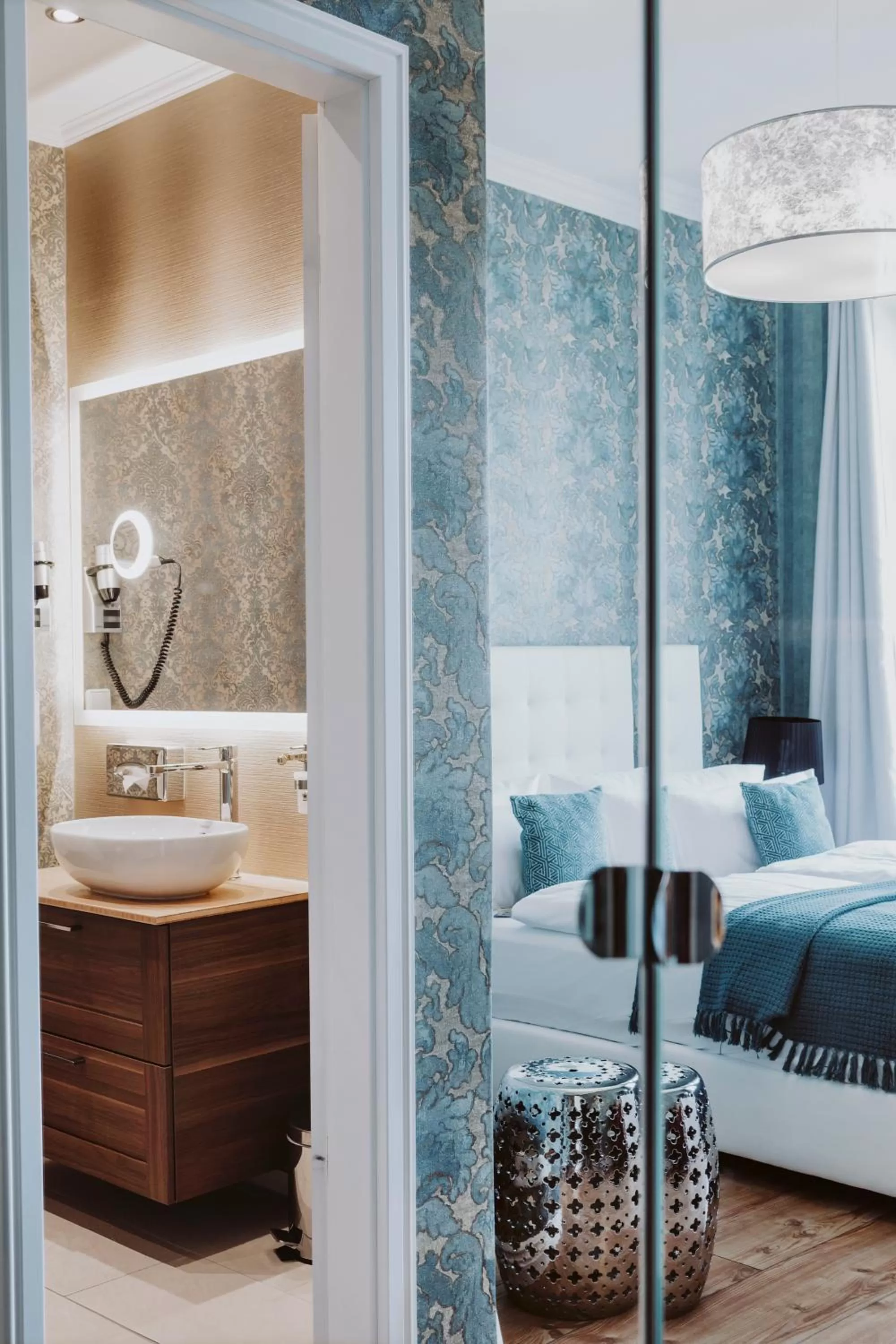 Bathroom, Bed in THE GATE GARDEN Hotel