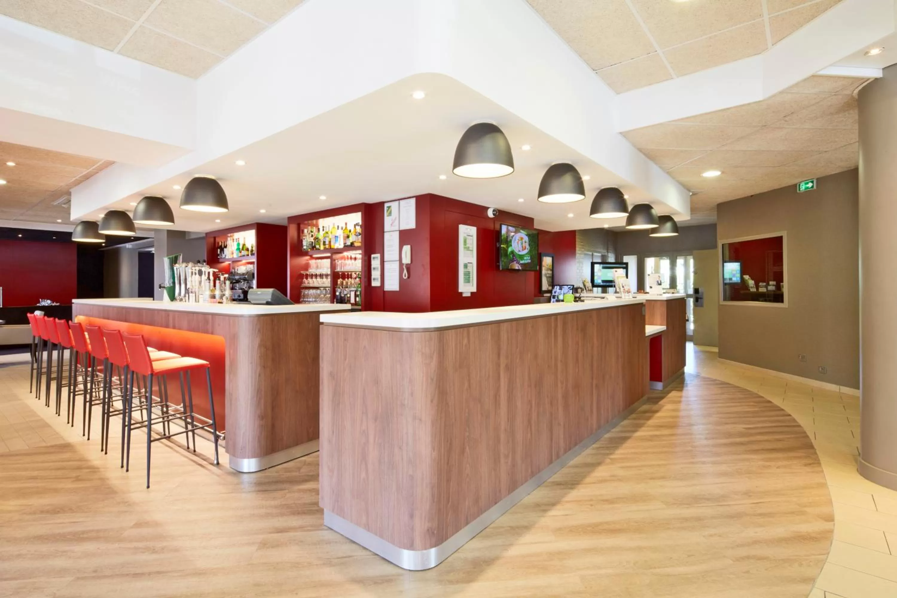 Lounge or bar in Campanile Villejuif