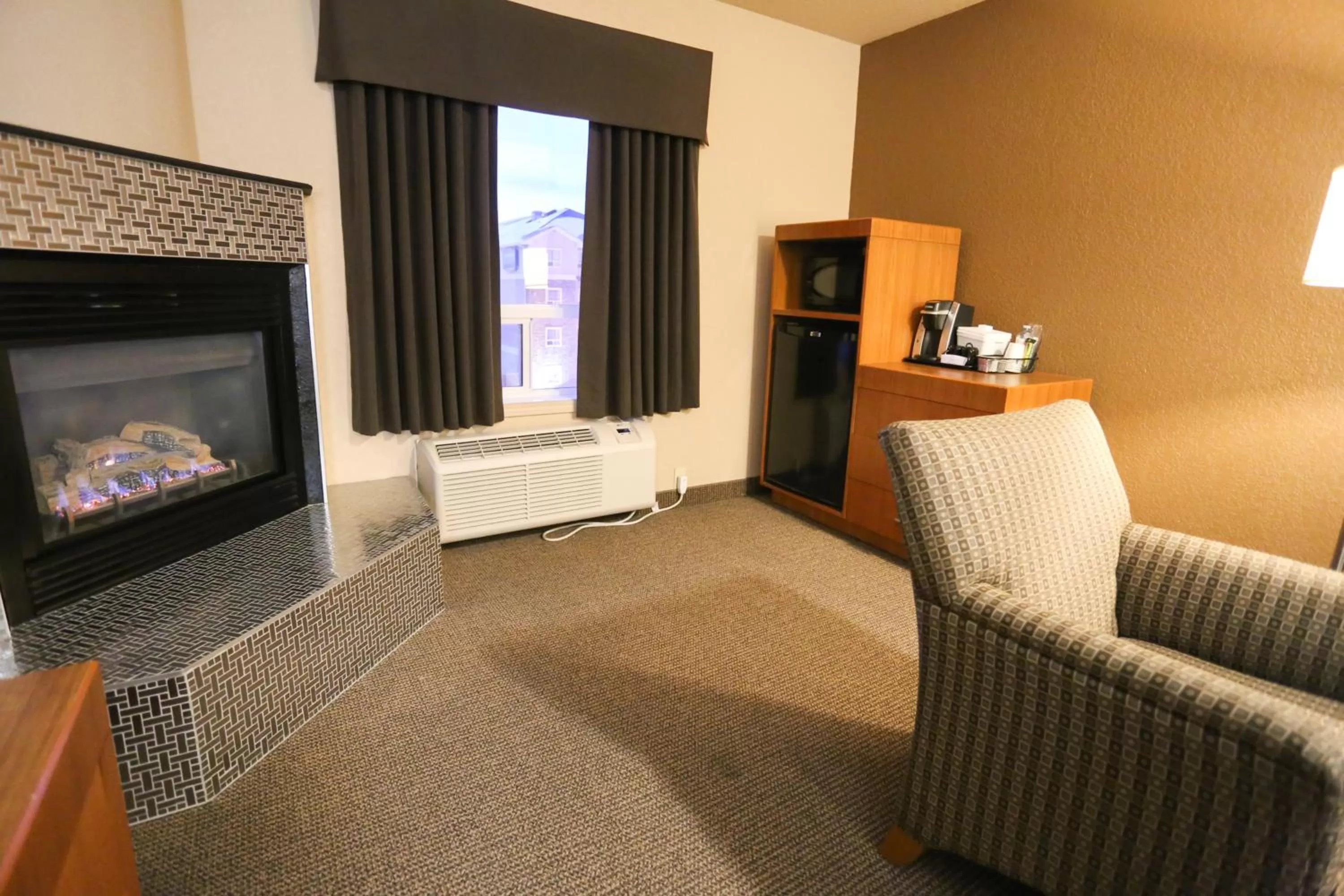 Seating area in Days Inn by Wyndham Calgary Airport