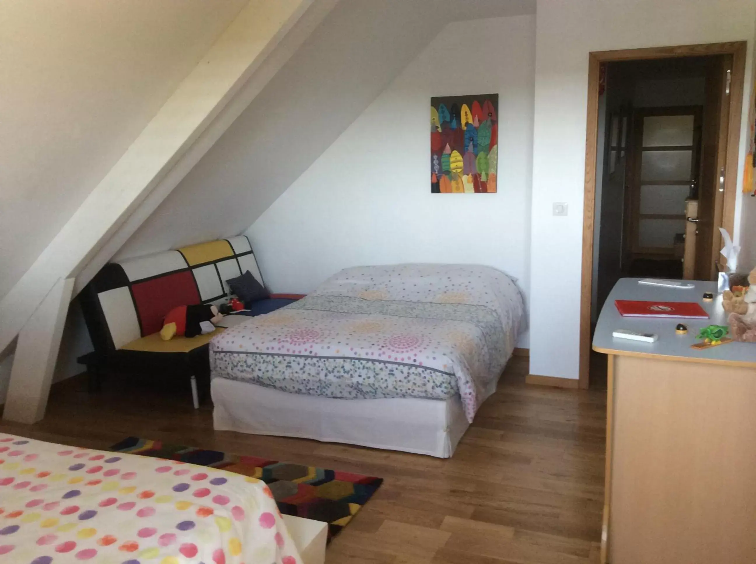 Quadruple Room with Shower in Les Chambres D'oriane Quadruple Room with Shower in Les Chambres D'oriane