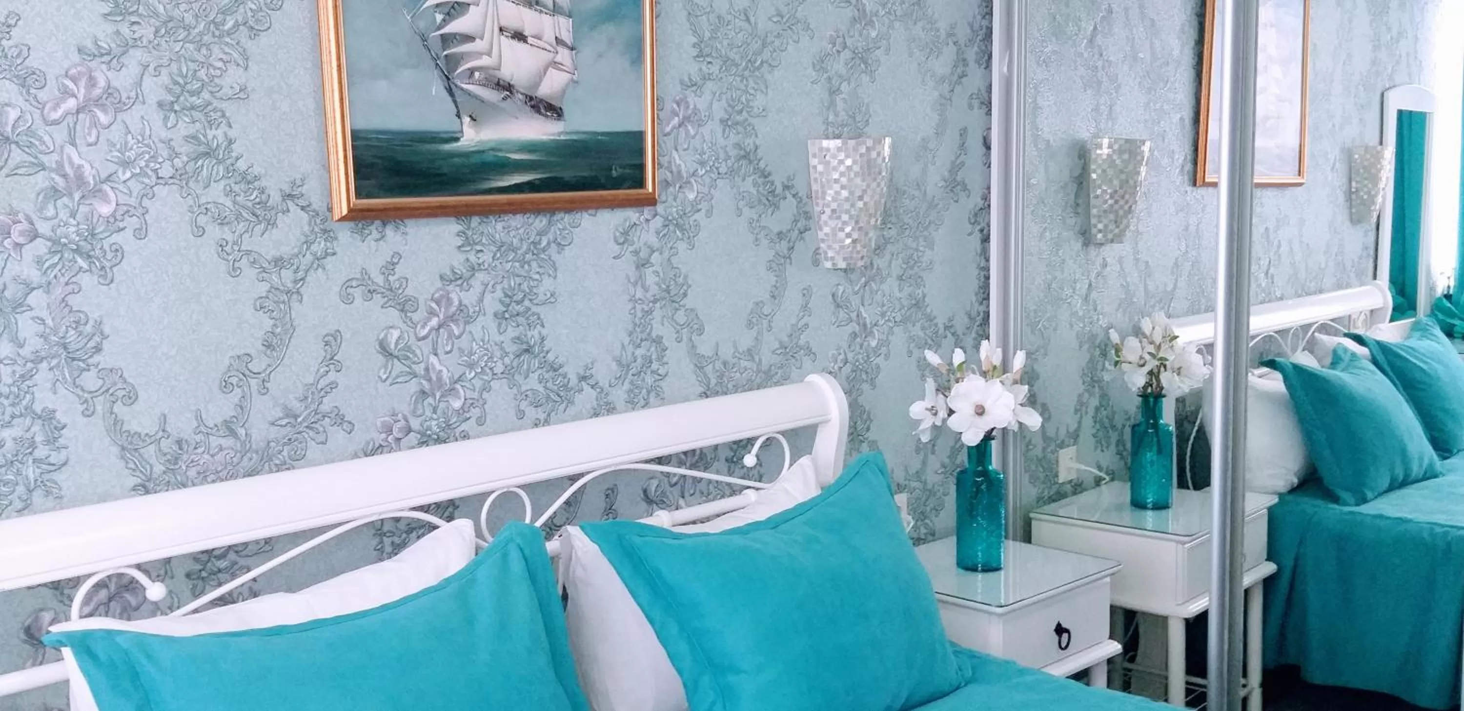 Communal lounge/ TV room, TV/Entertainment Center in Shalanda