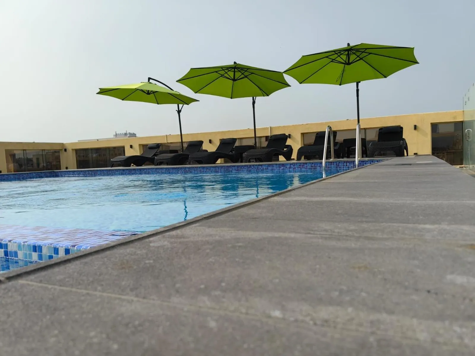 Swimming pool in Rosemond Al Hamra