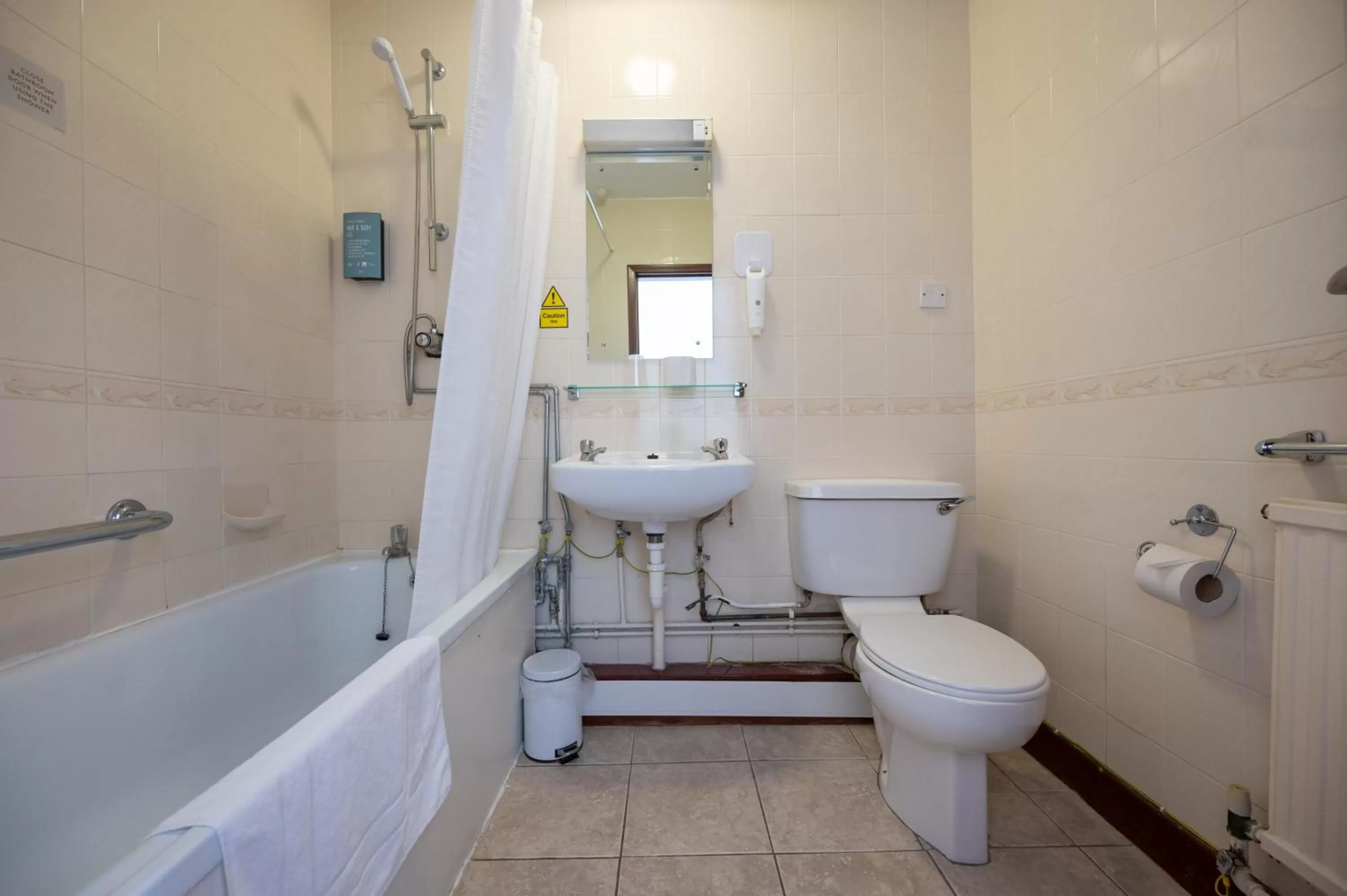 Bathroom in Wellow Hotel