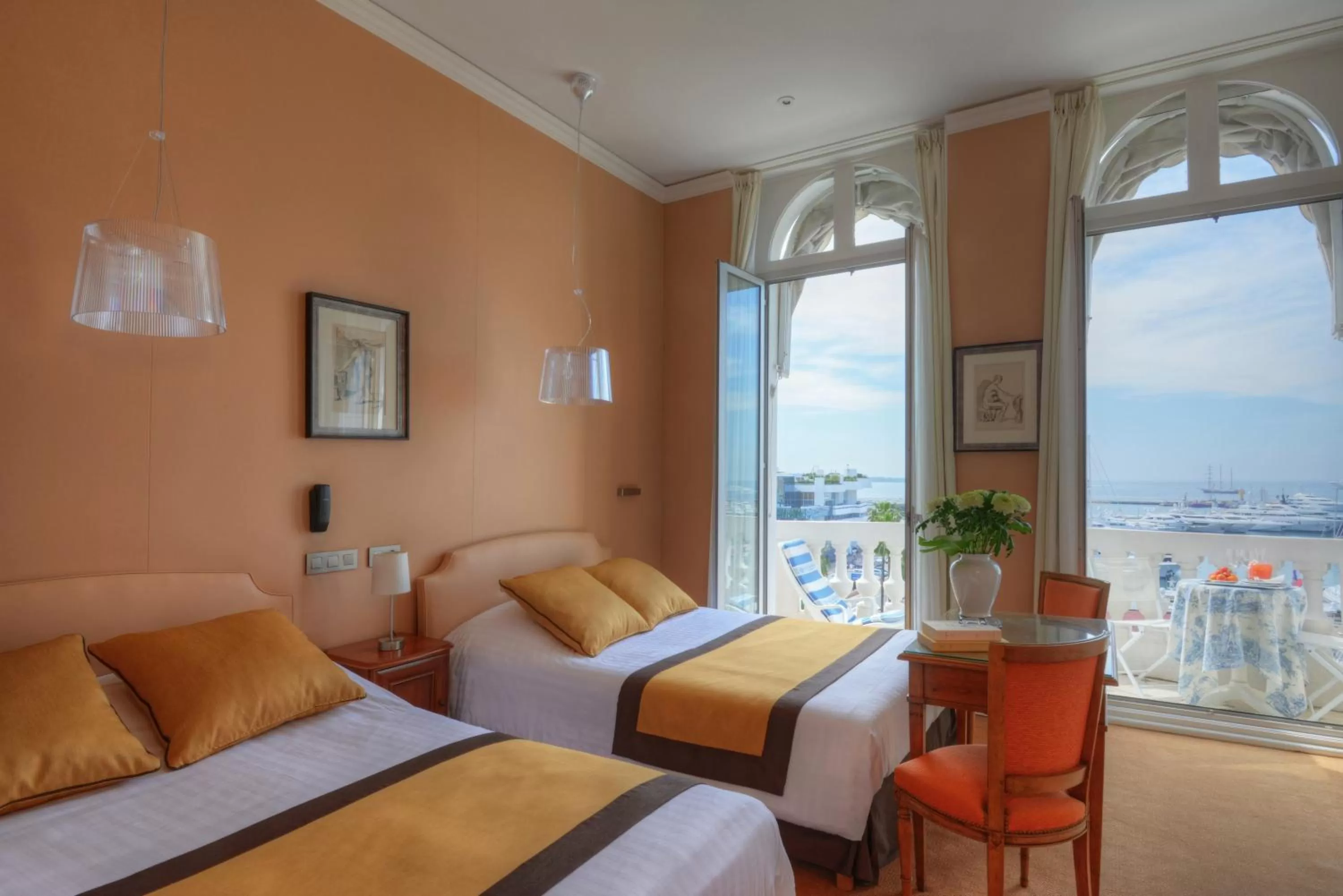 Sea view, Bed in Hotel Splendid