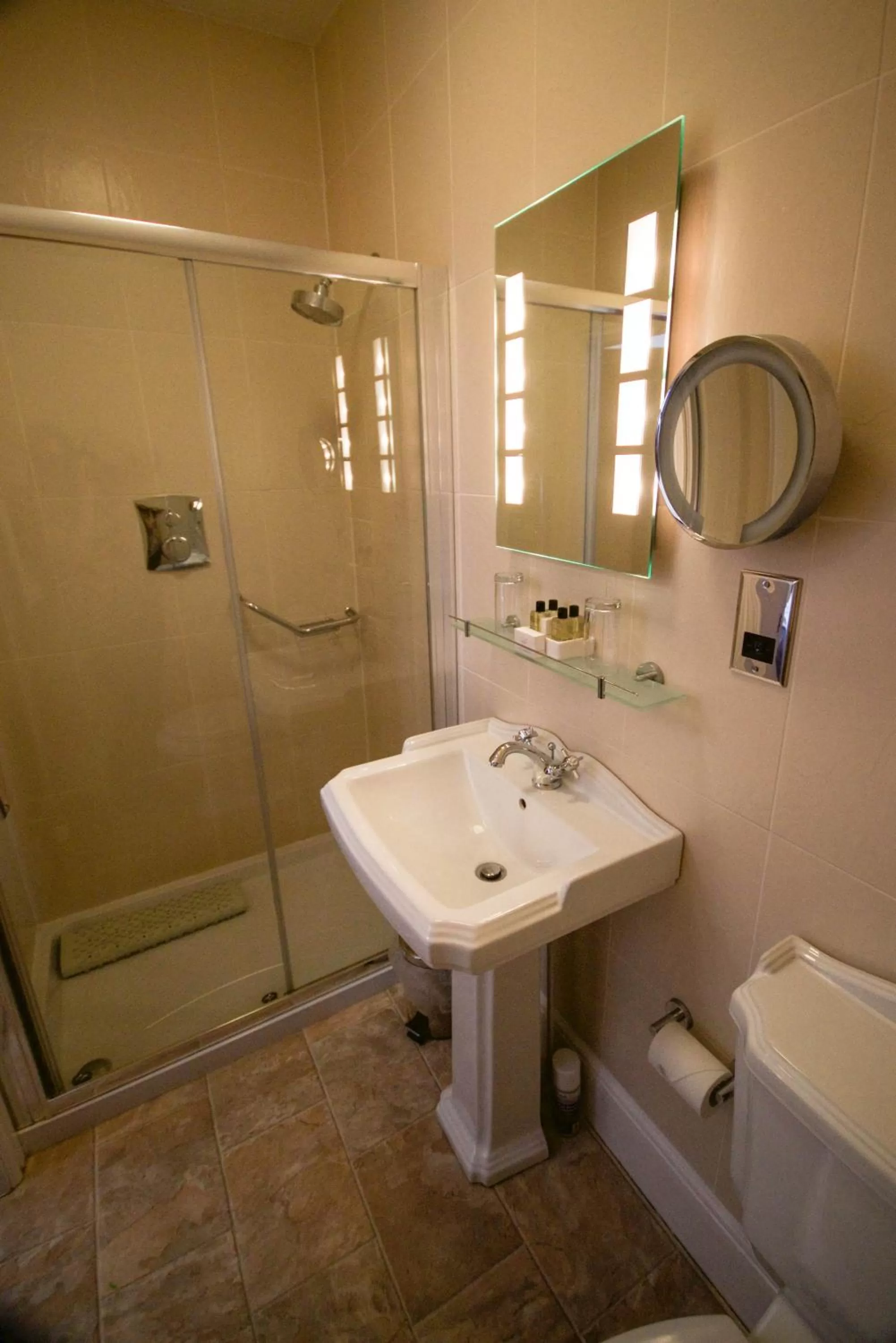 Bathroom in The Black Boy Inn