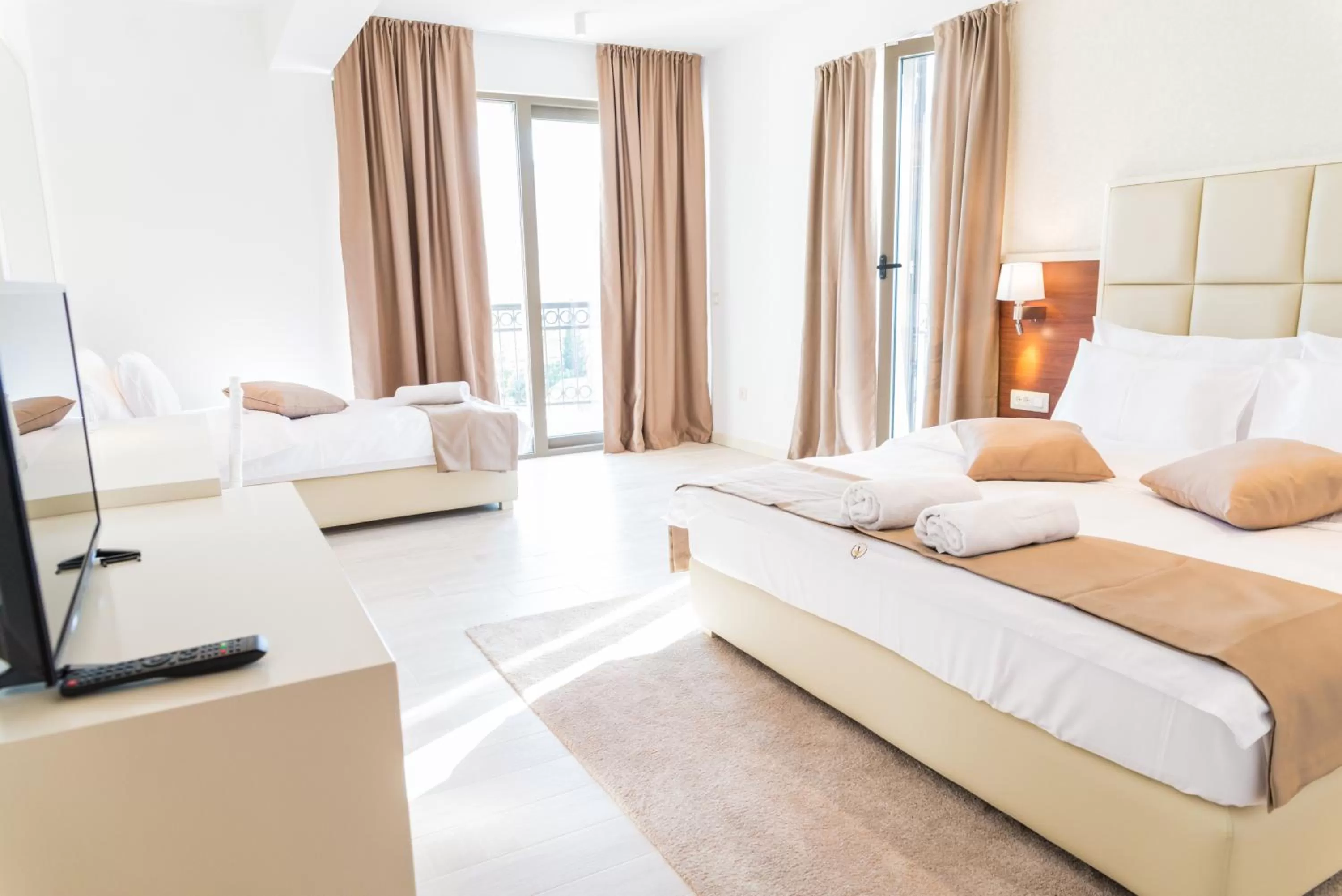 Bedroom, Bed in Hotel Kadmo by Aycon