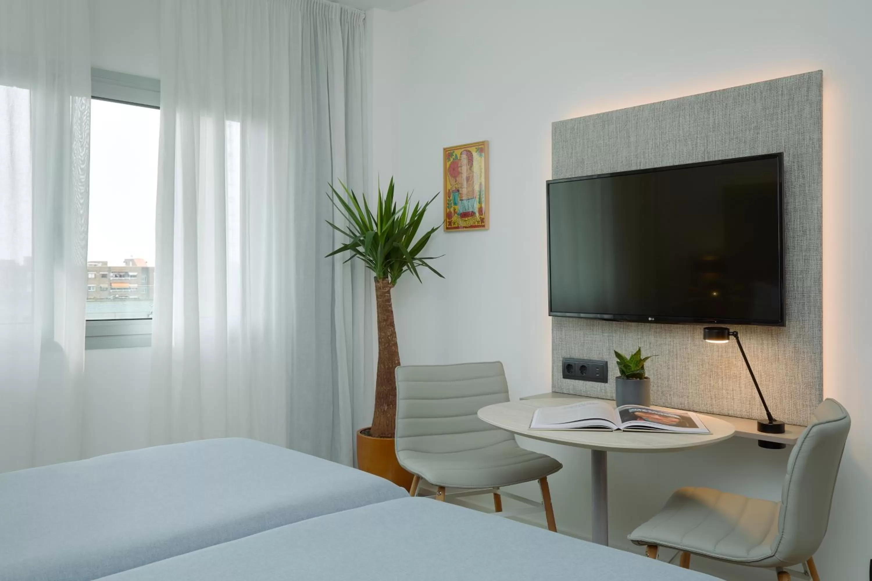 Photo of the whole room, Bed in INNSiDE by Meliá Barcelona Apolo