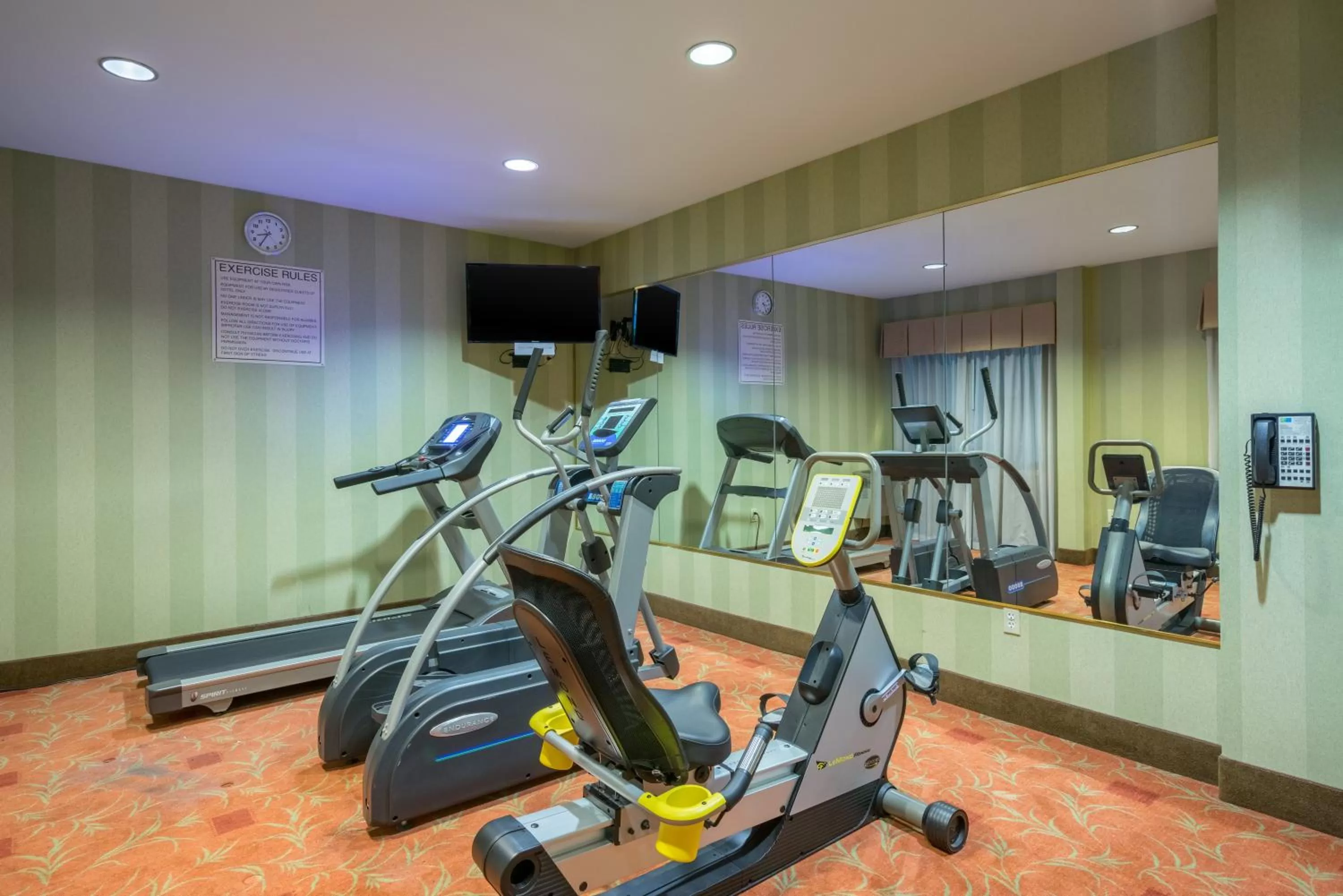 Spa and wellness centre/facilities in Holiday Inn Express and Suites Quakertown - Allentown Area by IHG