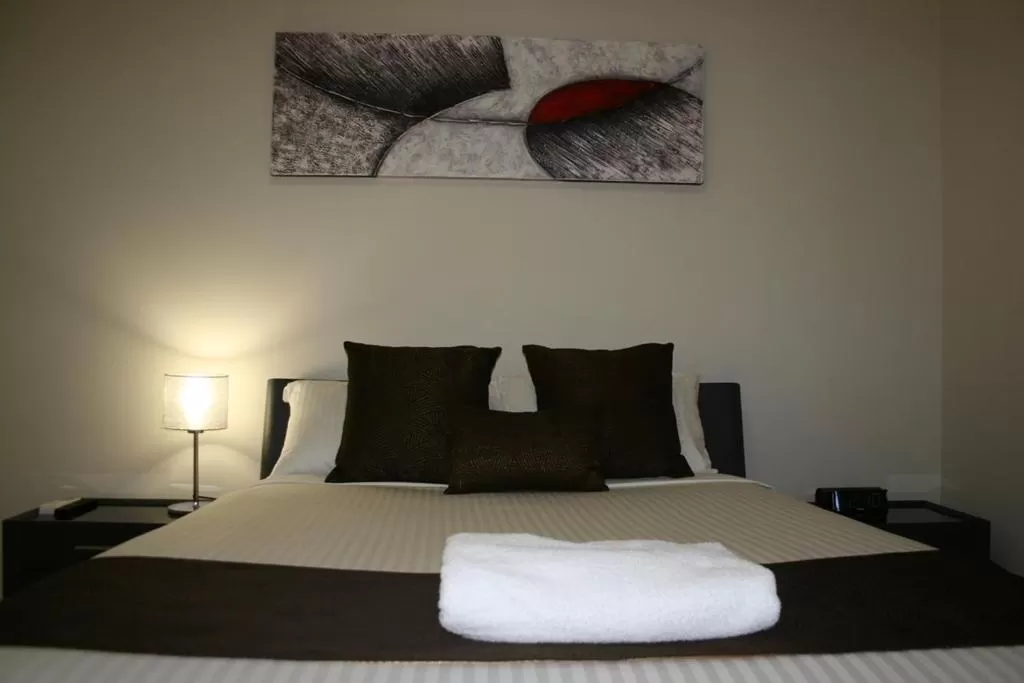 Bed in Noah's Mid City Motor Inn Muswellbrook