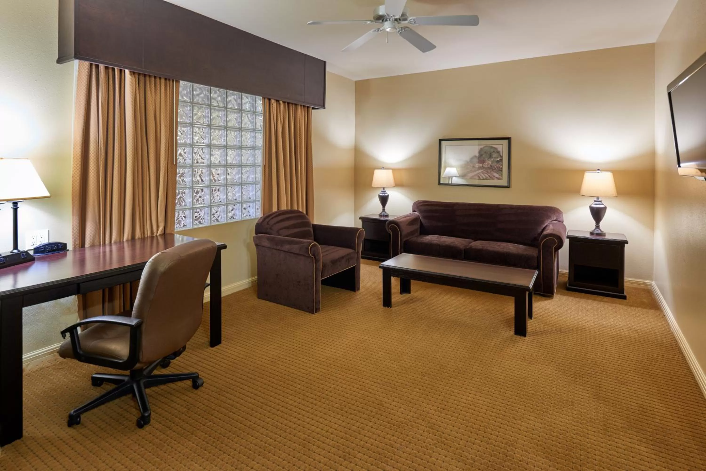 Living room in Radisson Hotel El Paso Airport