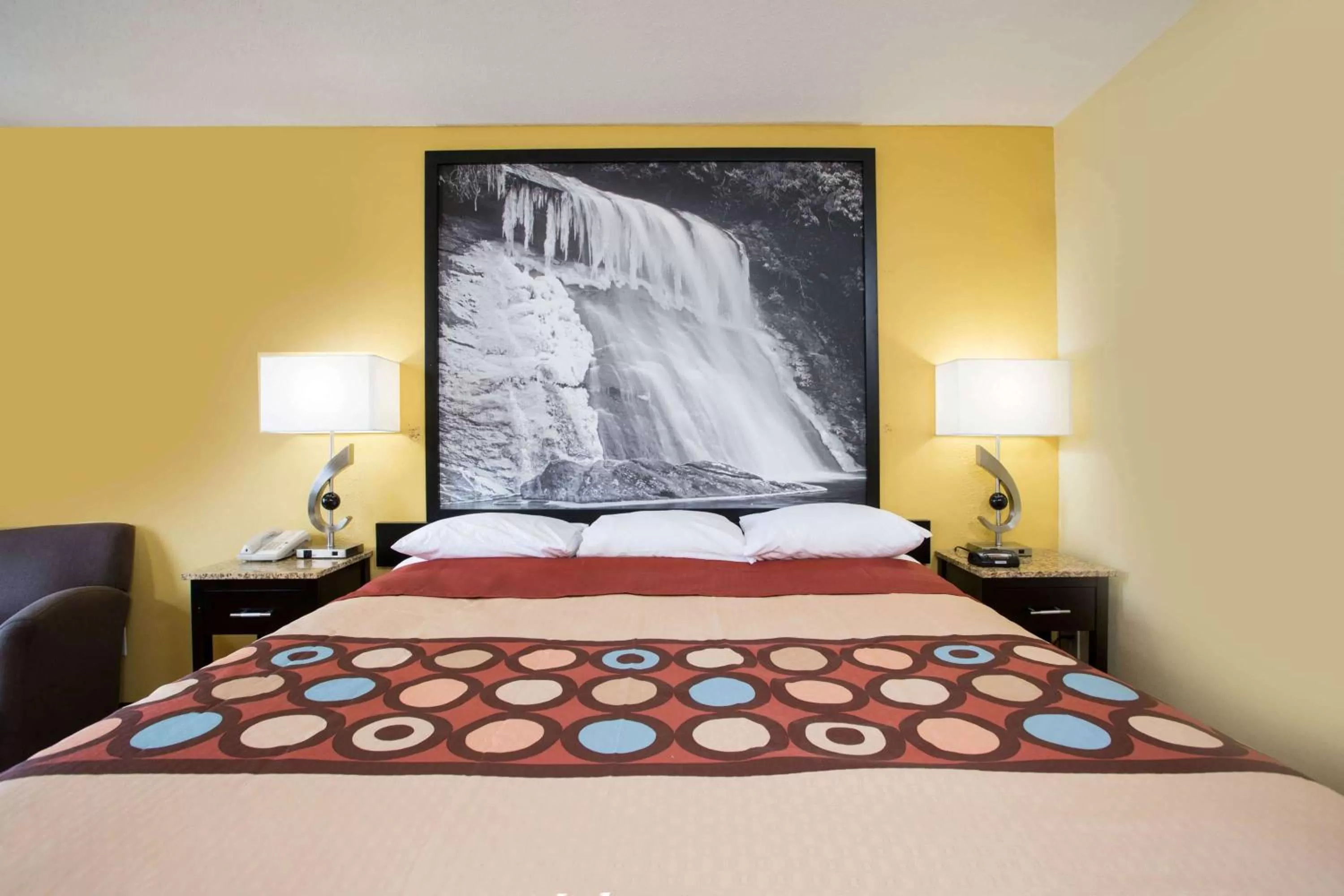 Photo of the whole room, Bed in Super 8 by Wyndham Garner/Clayton/Raleigh