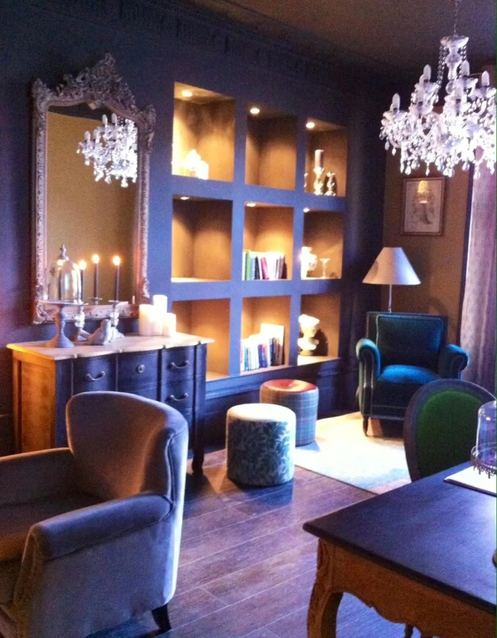 Decorative detail in Hôtel du Commerce