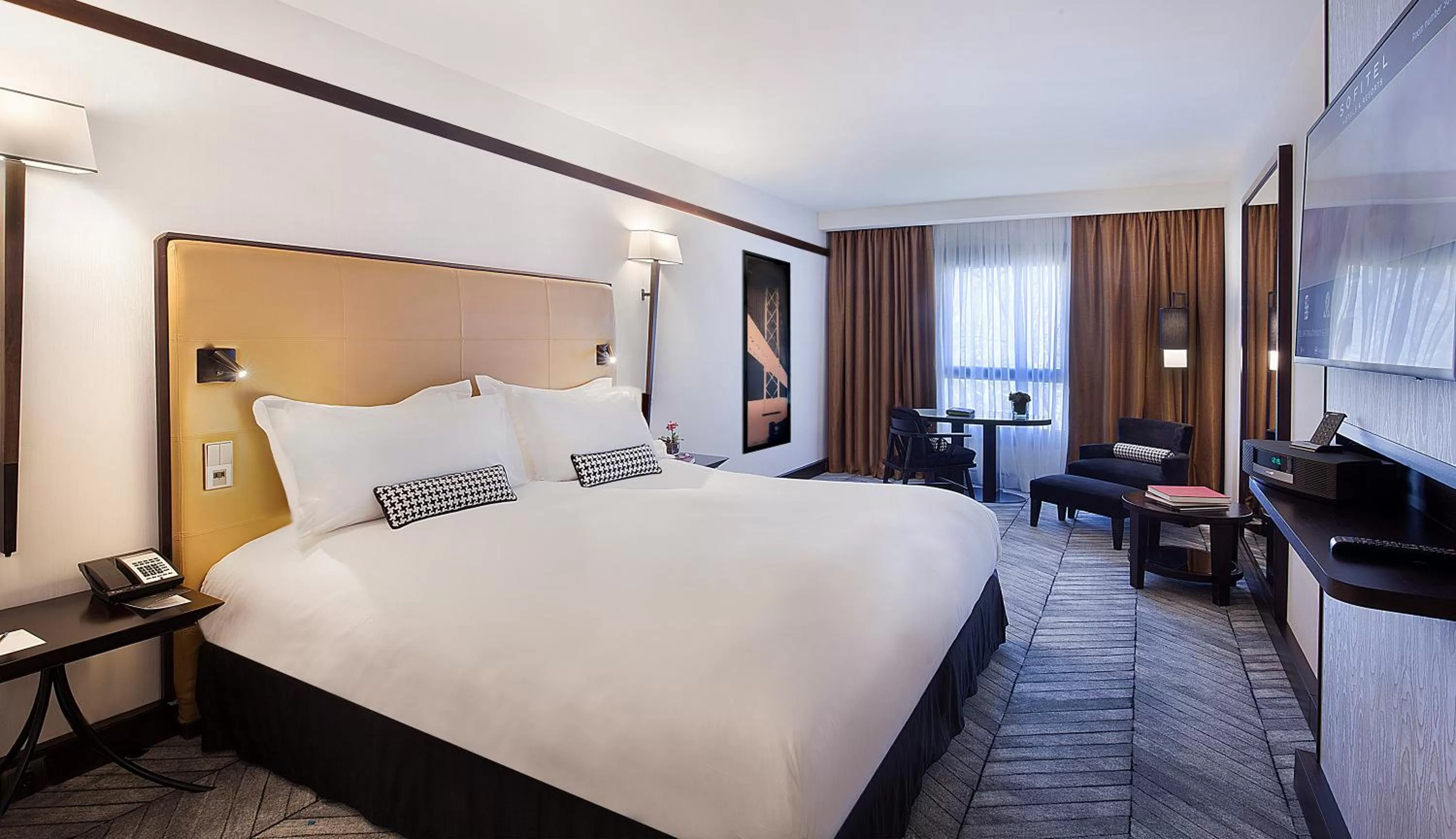 Photo of the whole room, Bed in Sofitel Lisbon Liberdade