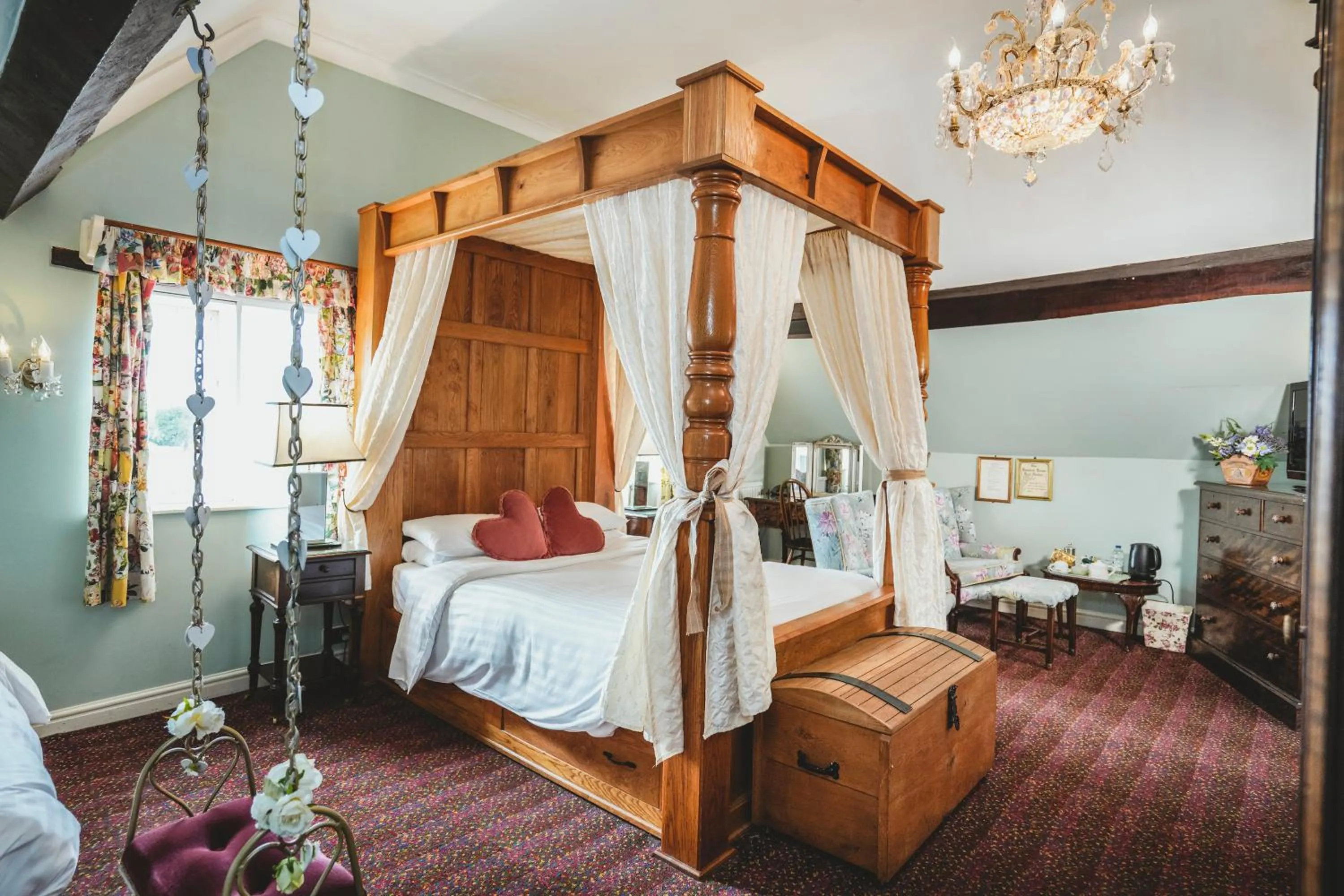 Bed in Hundred House Hotel