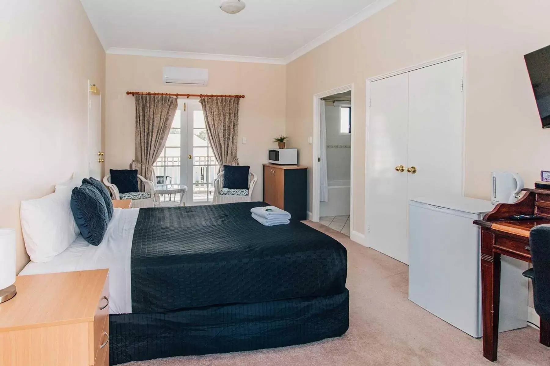 Double Room with Balcony in Settlers Hotel York Double Room with Balcony in Settlers Hotel York