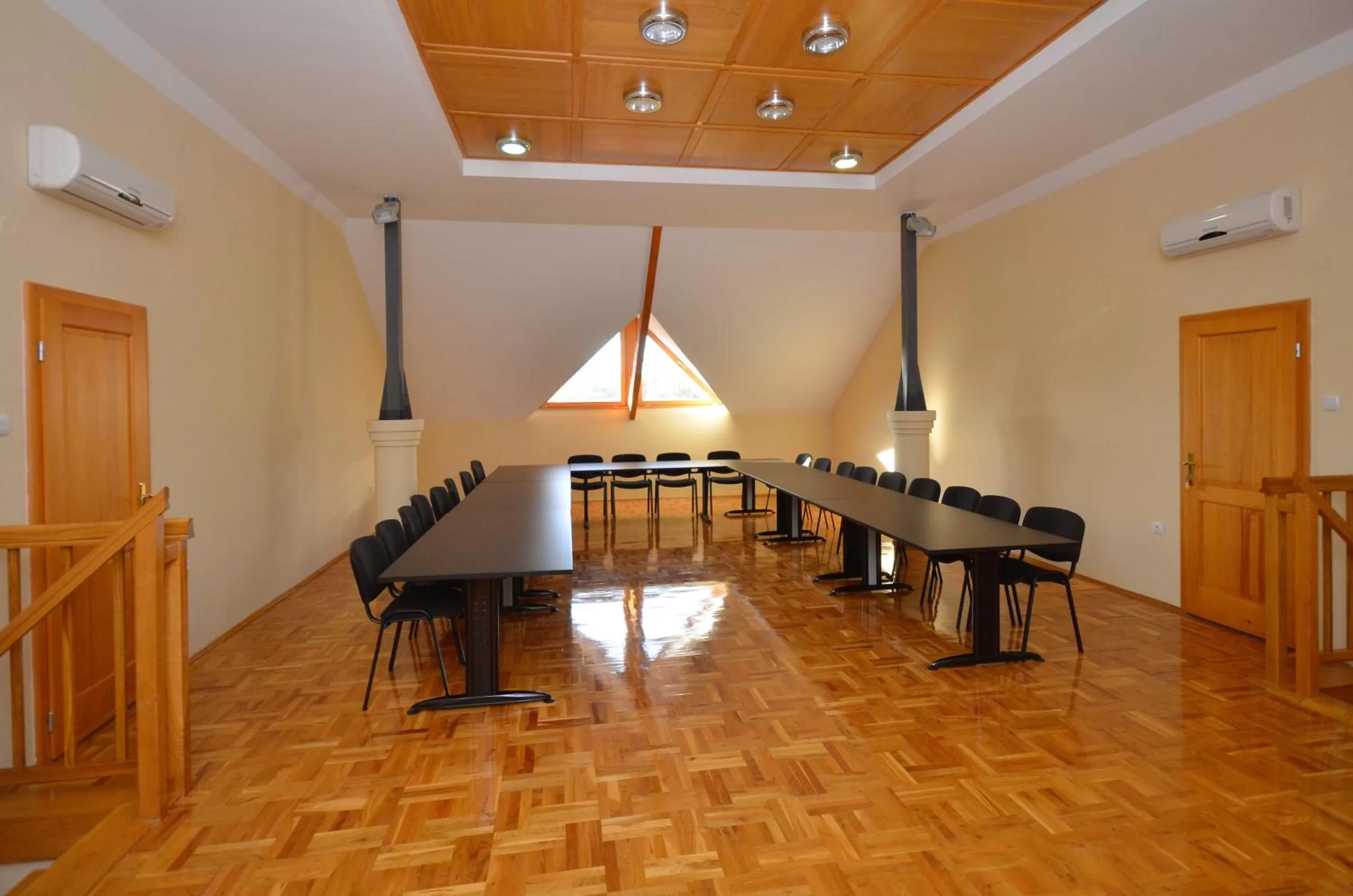 Business facilities in Art Garni Hotel