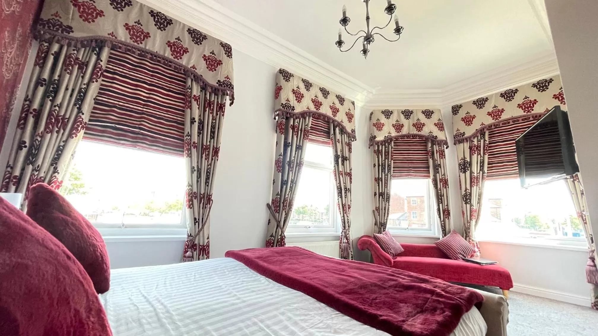 Bed in The Whittington and Cat