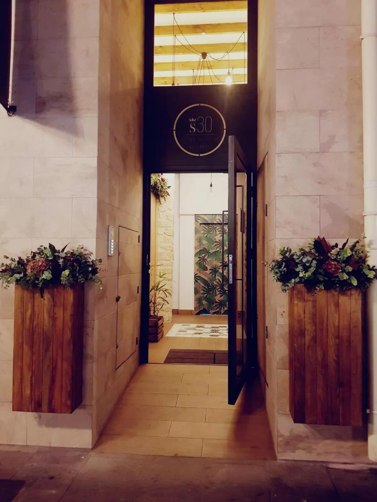 Facade/entrance in S30 Reina Victoria