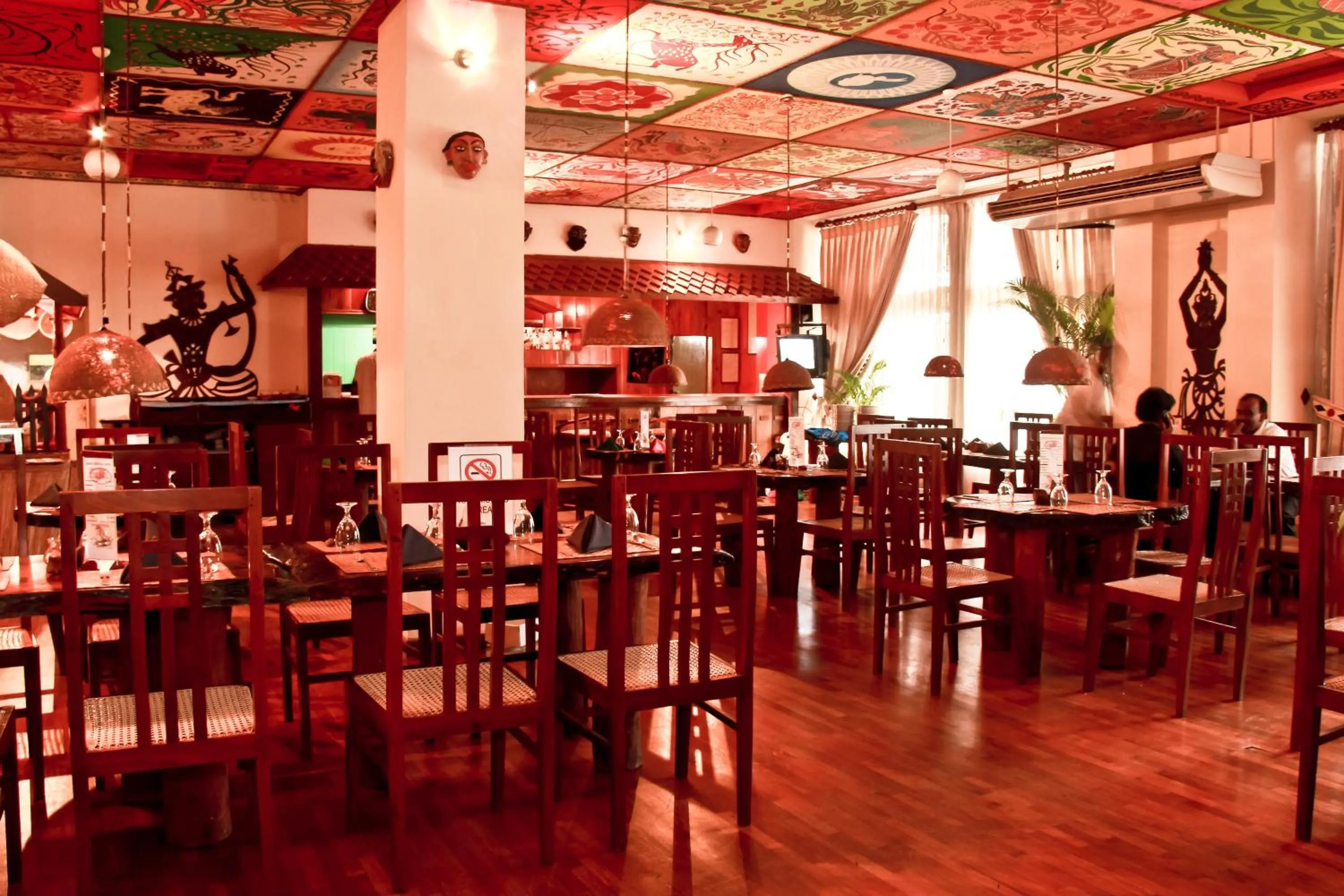 Restaurant/places to eat in Grand Oriental Hotel