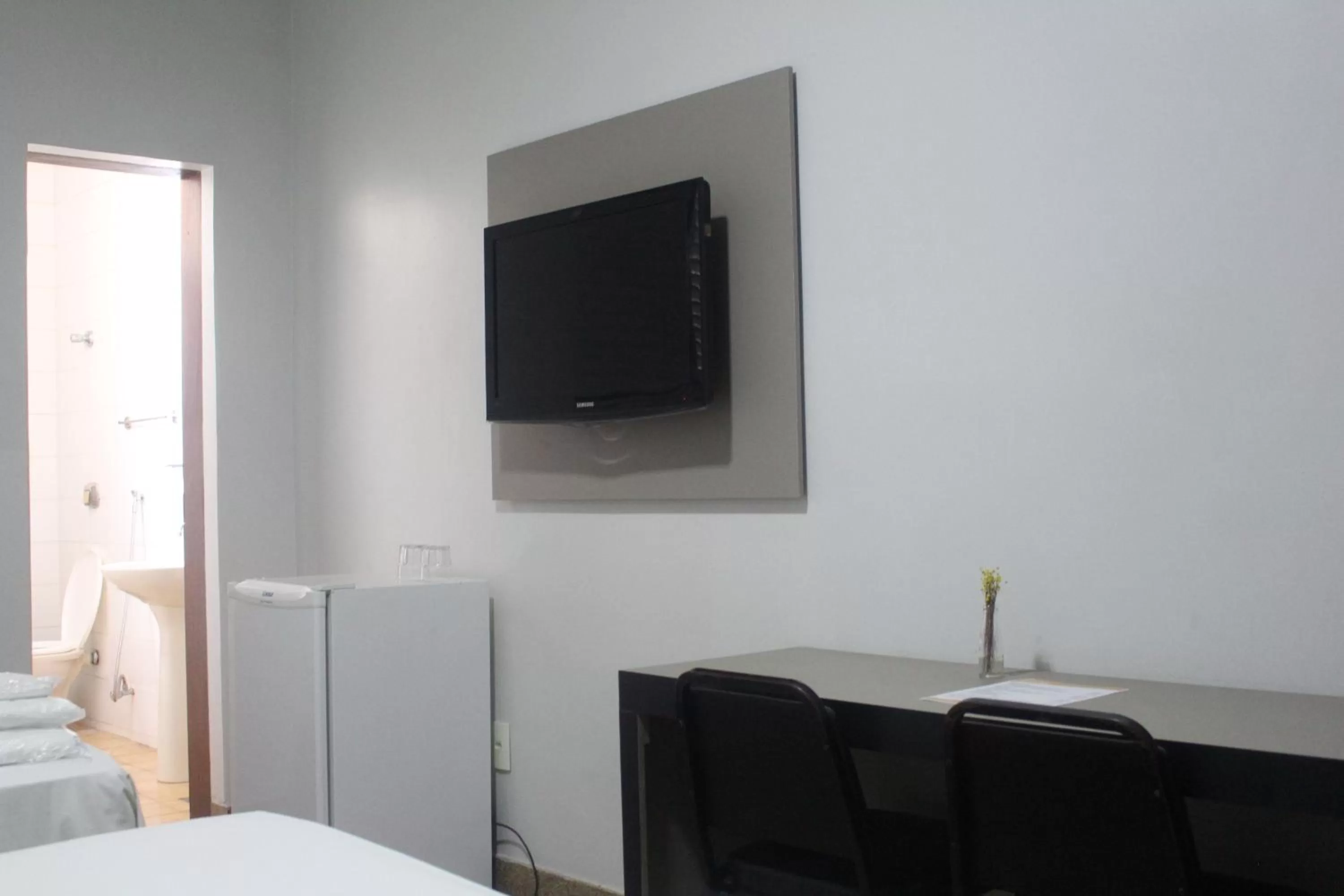 TV/Entertainment Center in Hotel Oscar Blue Montes Claros