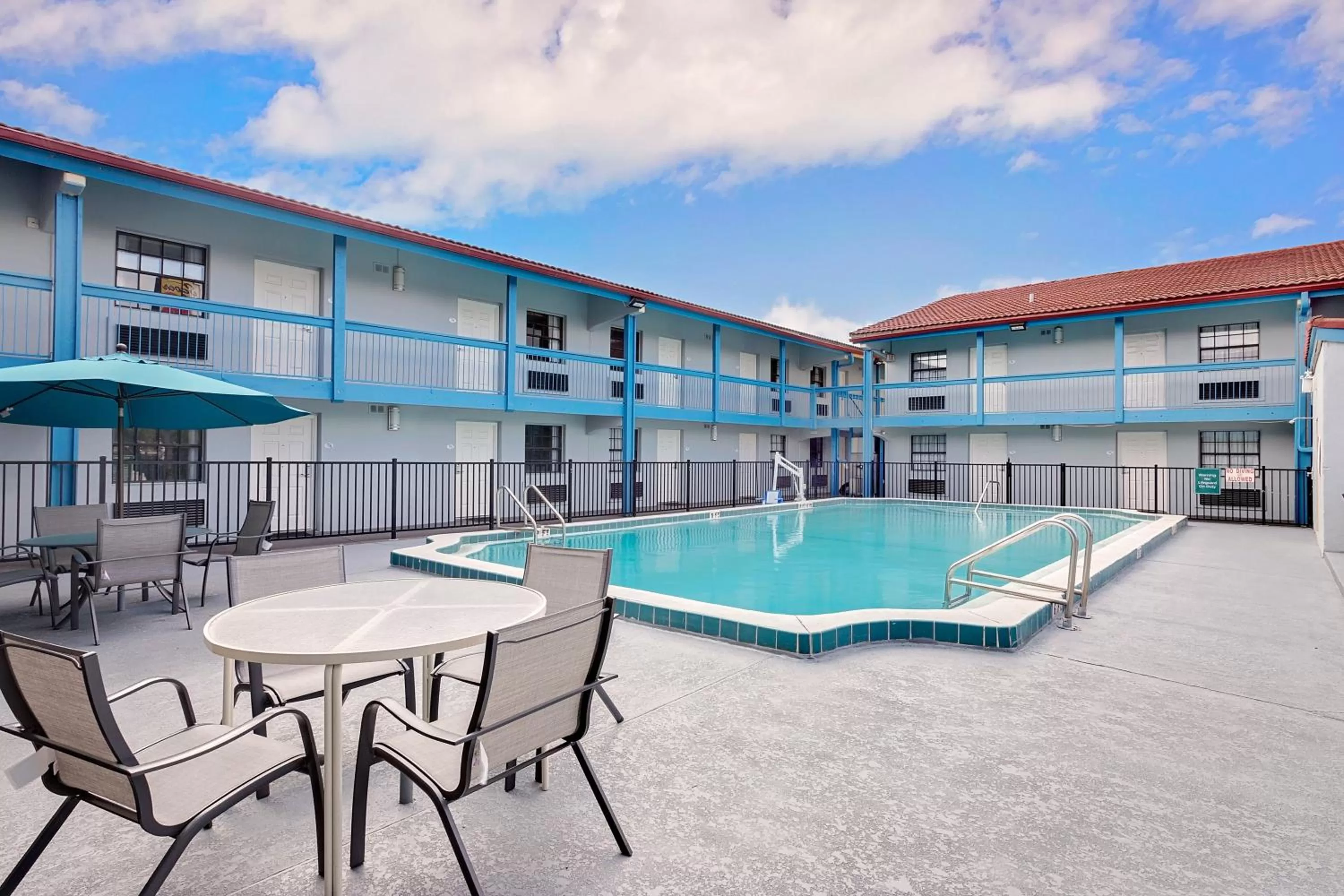 Swimming pool in Baymont by Wyndham Jacksonville Orange Park