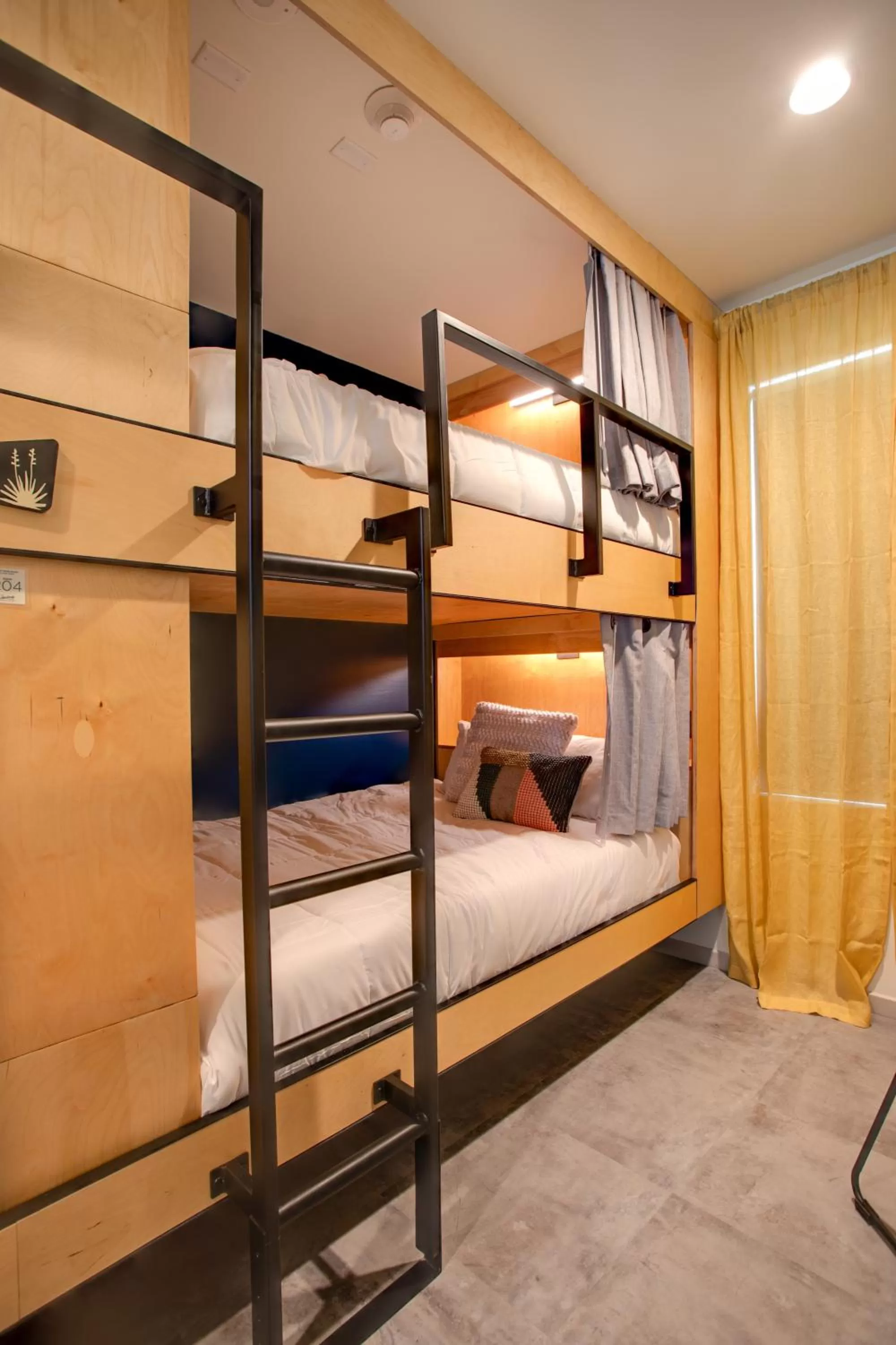 Bed in The Monterey Motel