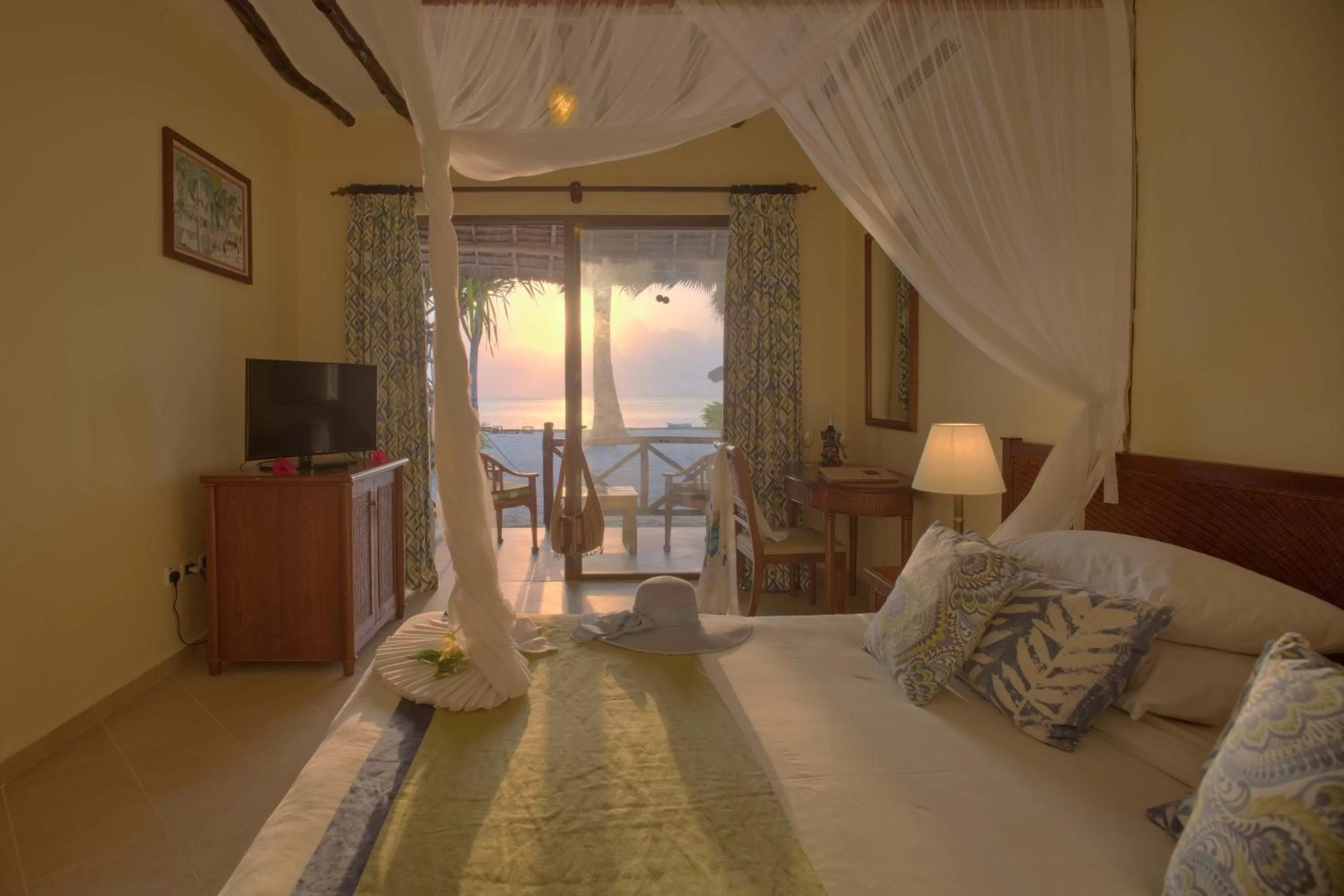 Bed in Sultan Sands Island Resort & Spa