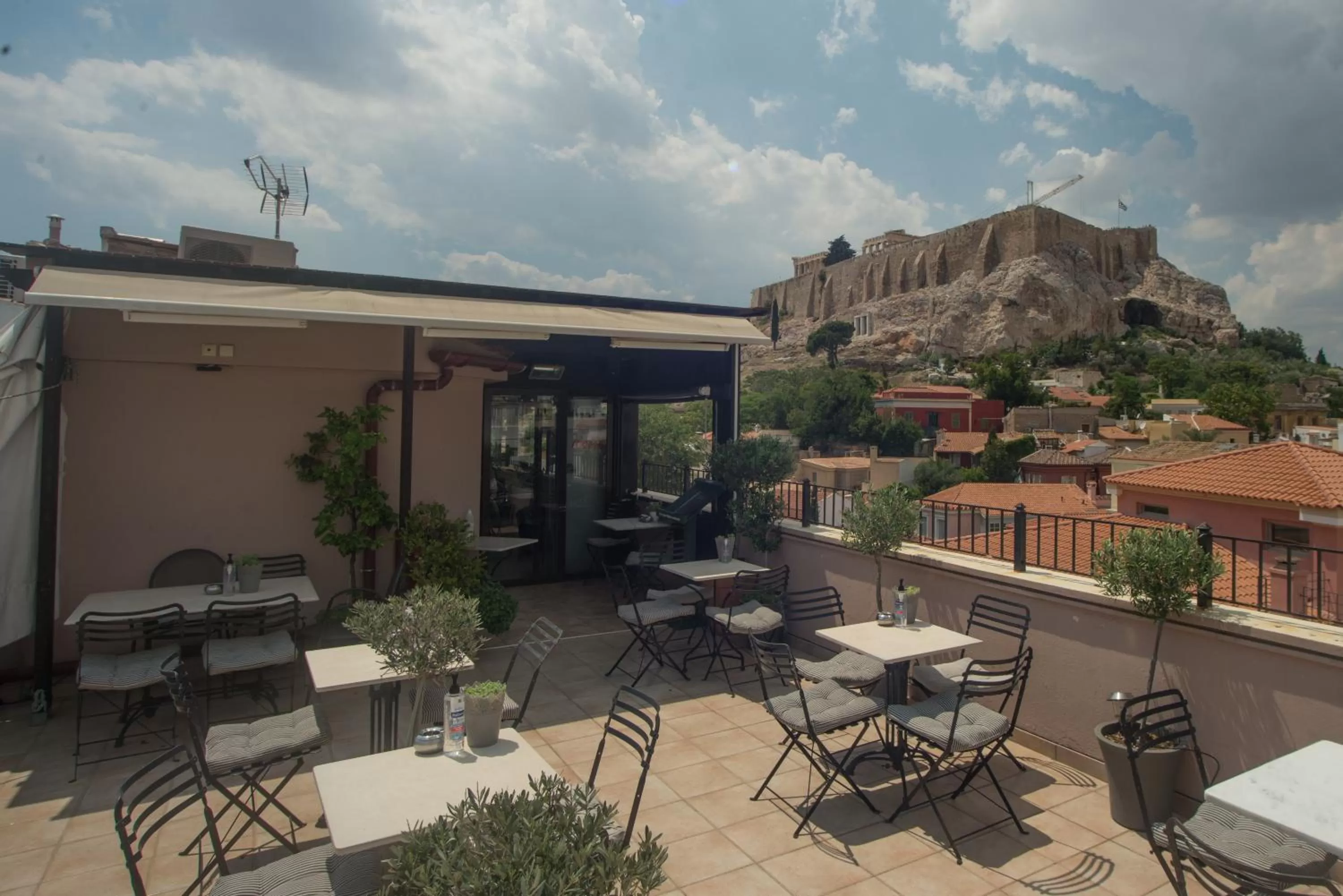 Restaurant/places to eat in Hotel Byron