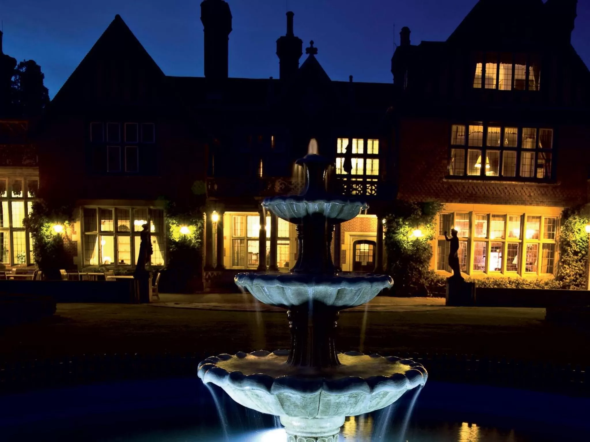 Facade/entrance in Elmers Court Hotel