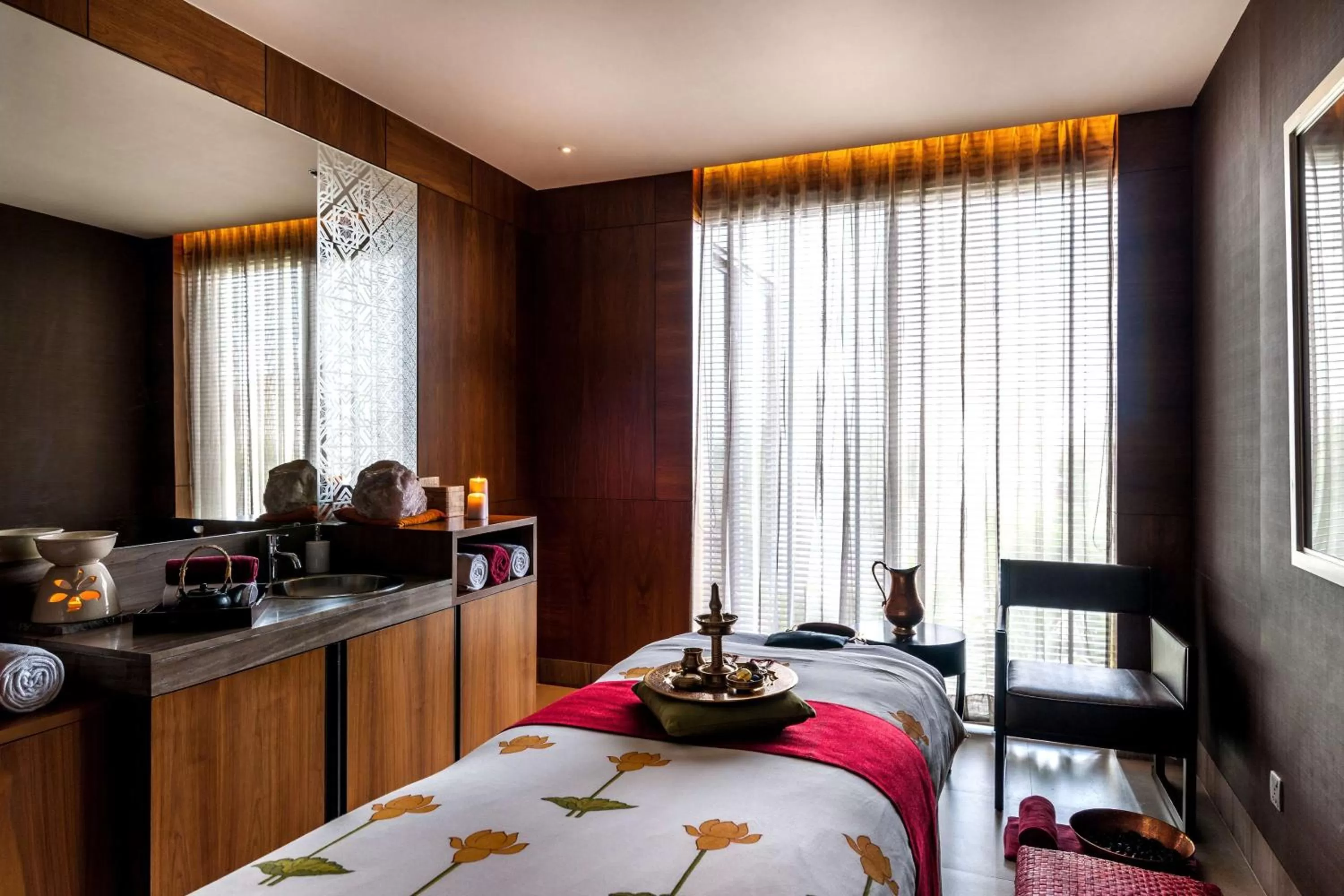 Spa and wellness centre/facilities, Bed in Hyatt Ahmedabad