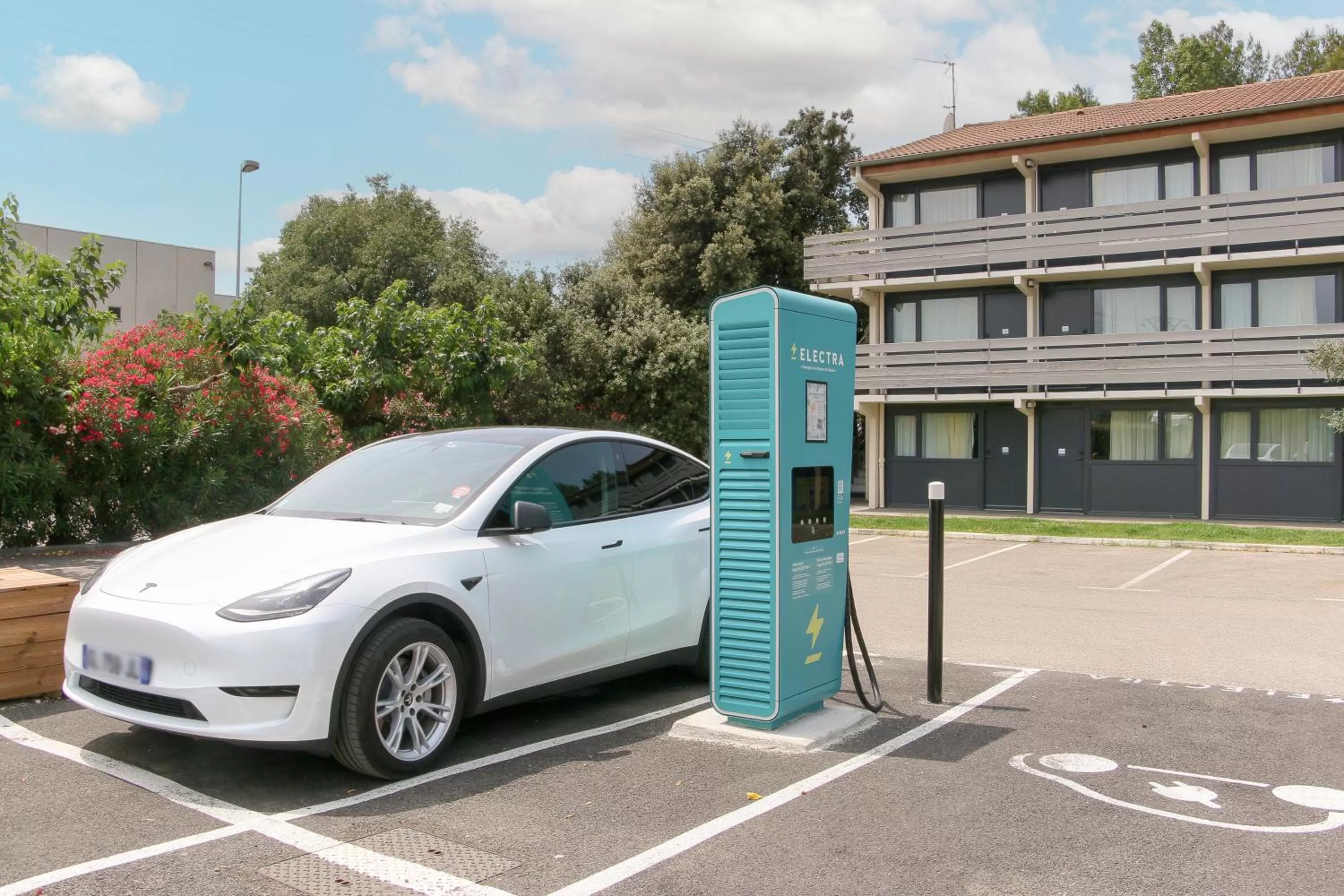 Property building in HÔTEL KYRIAD MARSEILLE - Vitrolles Aéroport