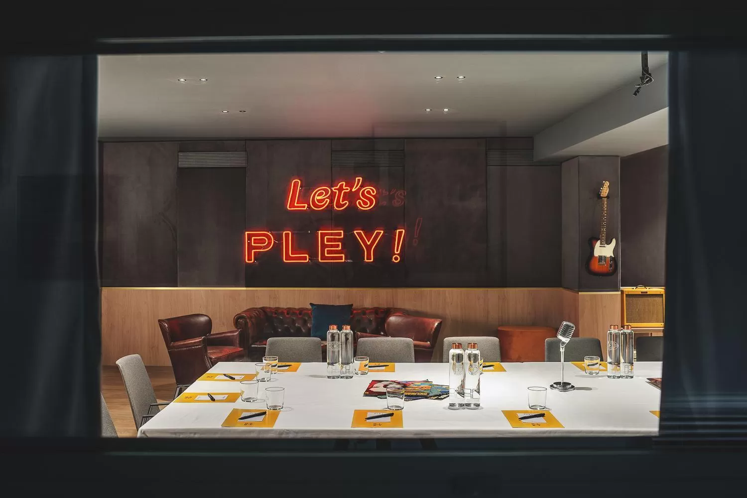 Meeting/conference room in PLEY Hotel