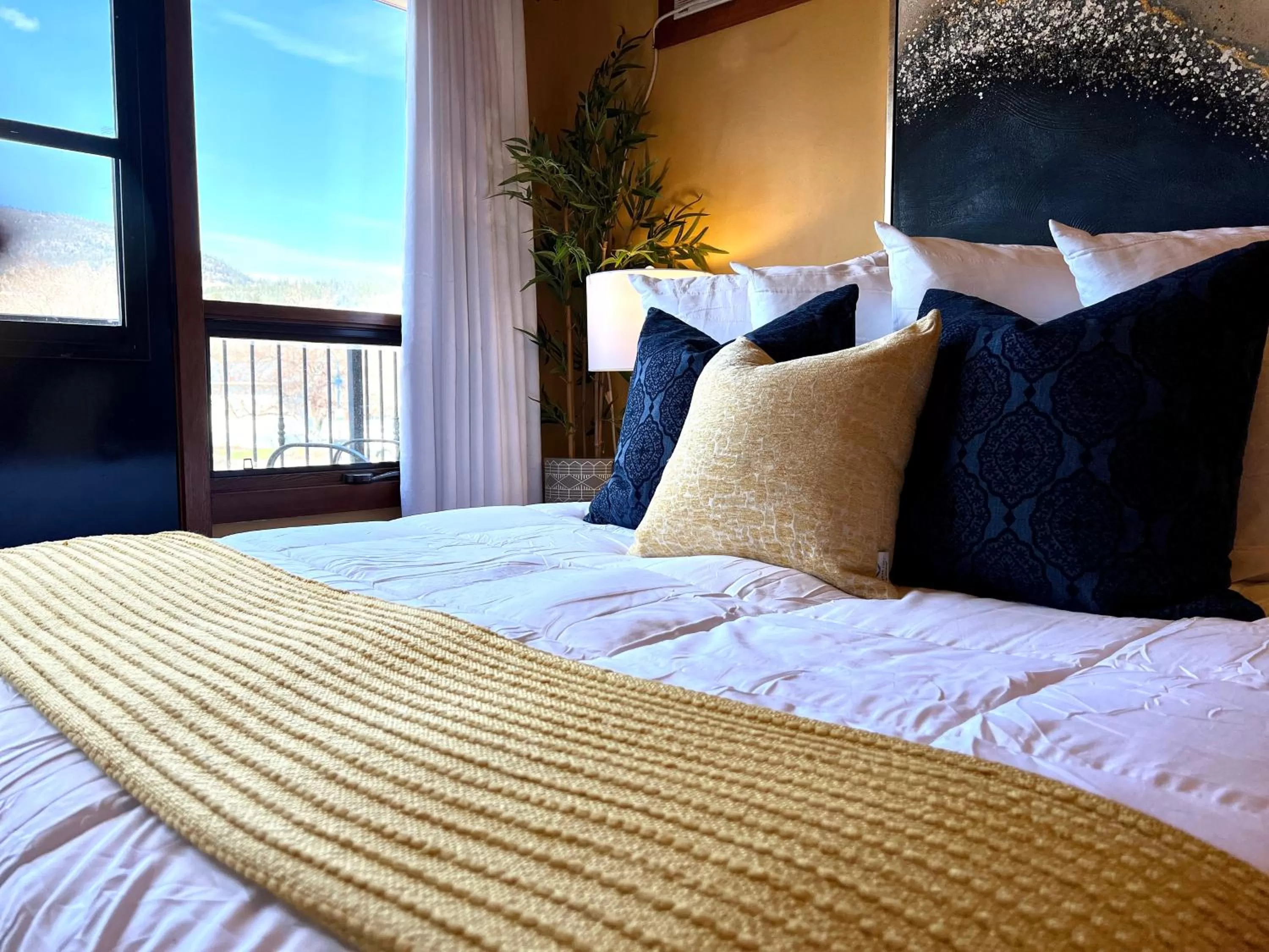 Bed in Casa Grande Inn & Suites