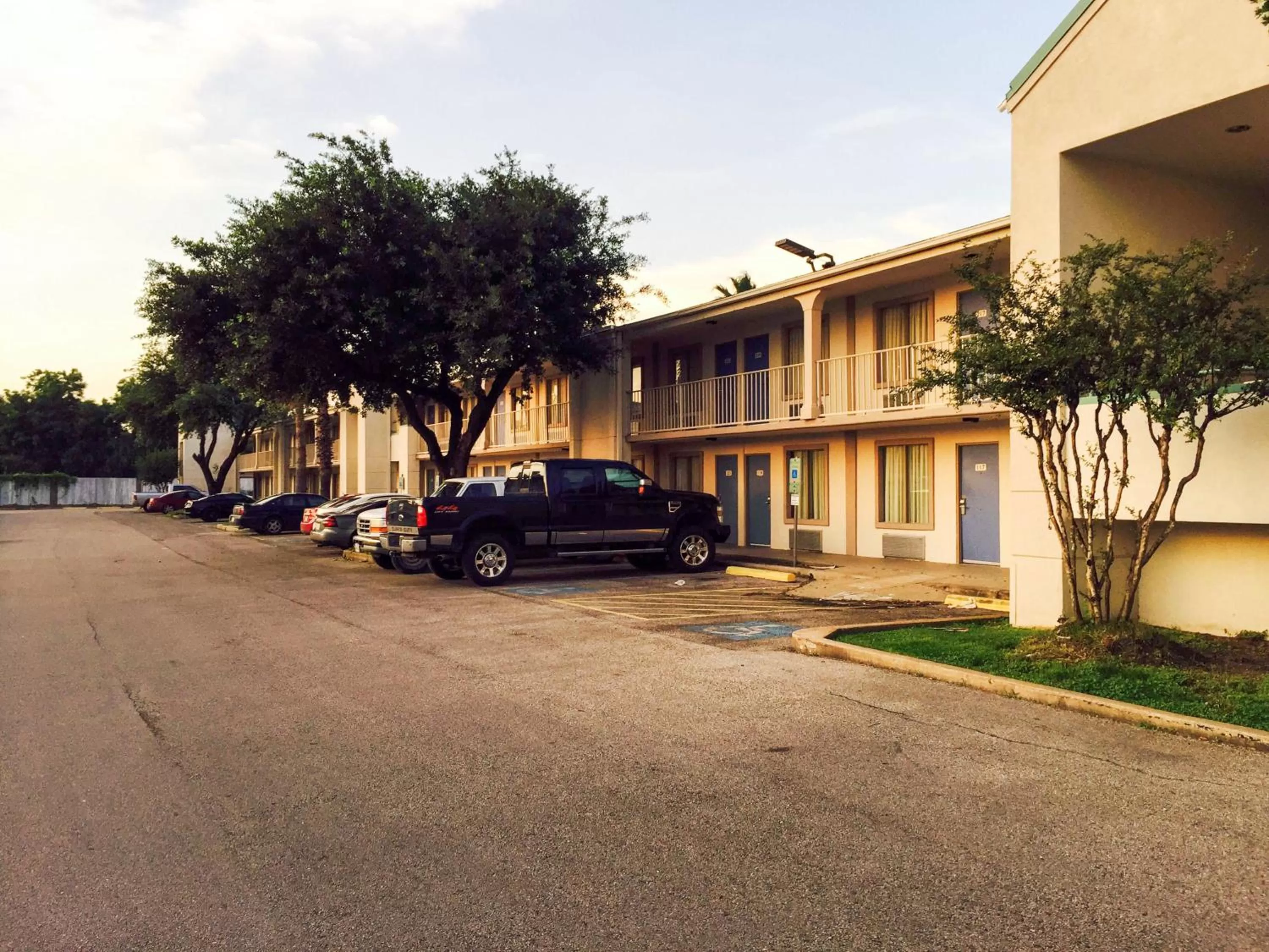 Property building in Motel 6-Houston, TX - East