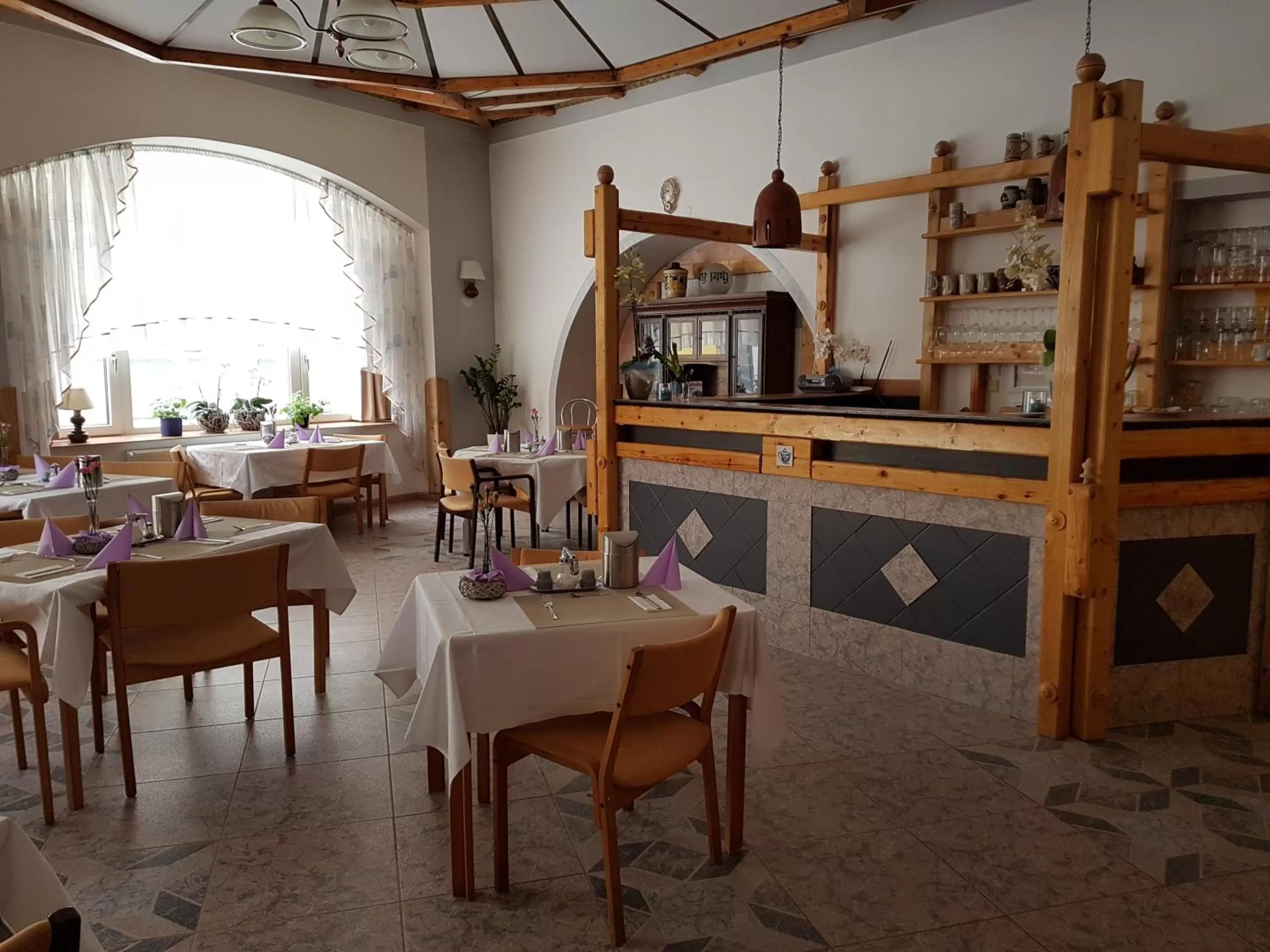 Restaurant/Places to Eat in Hotel Koruna