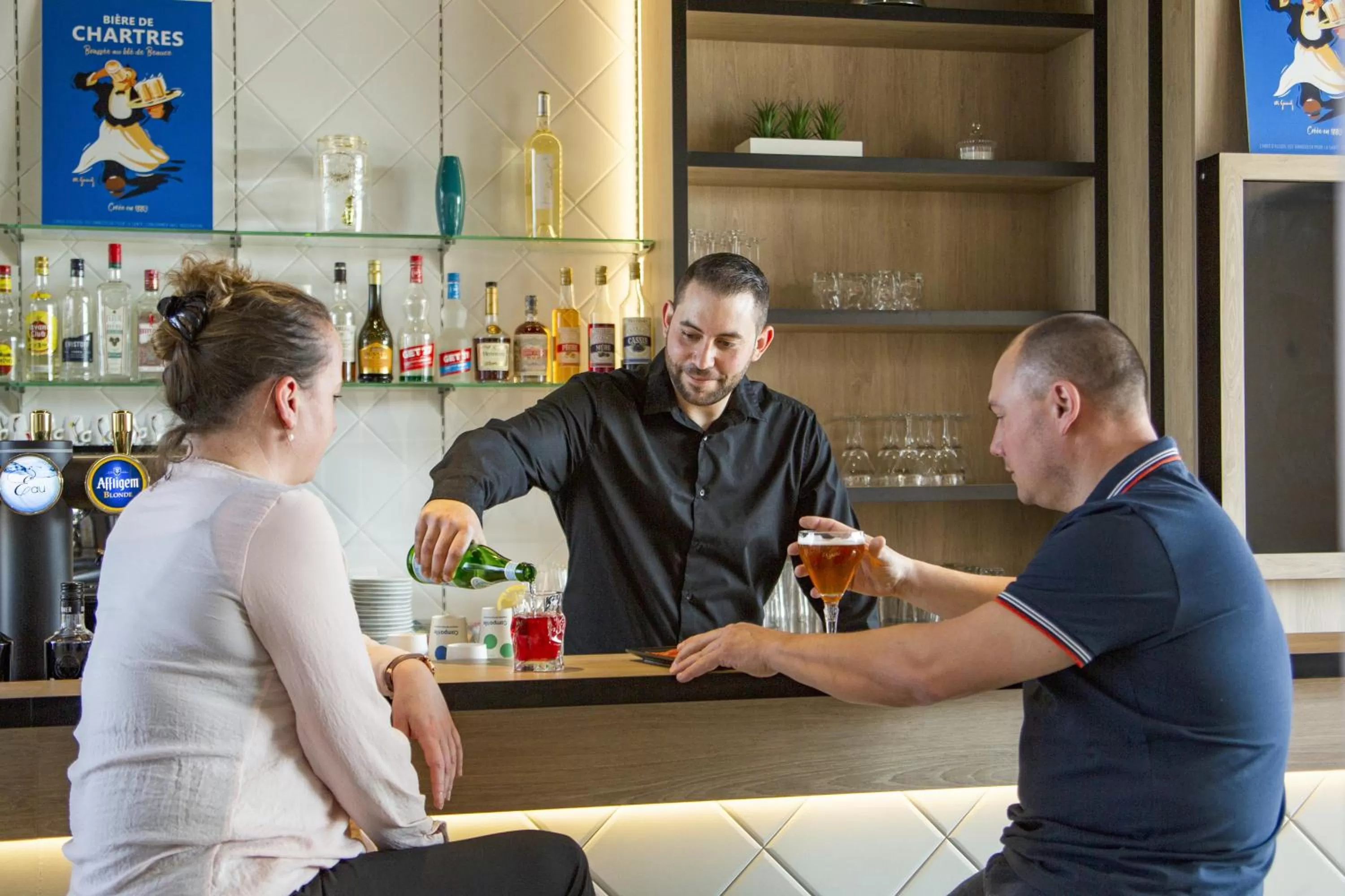 Lounge or bar in Campanile Chartres