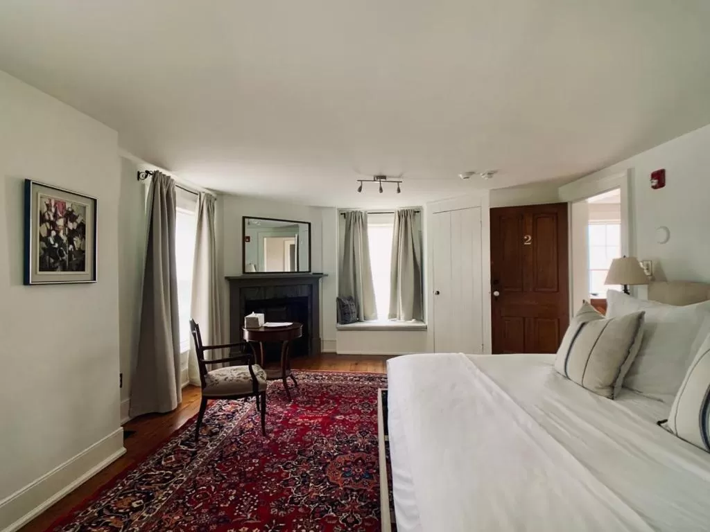 Photo of the whole room, Bed in Woodbourne Inn