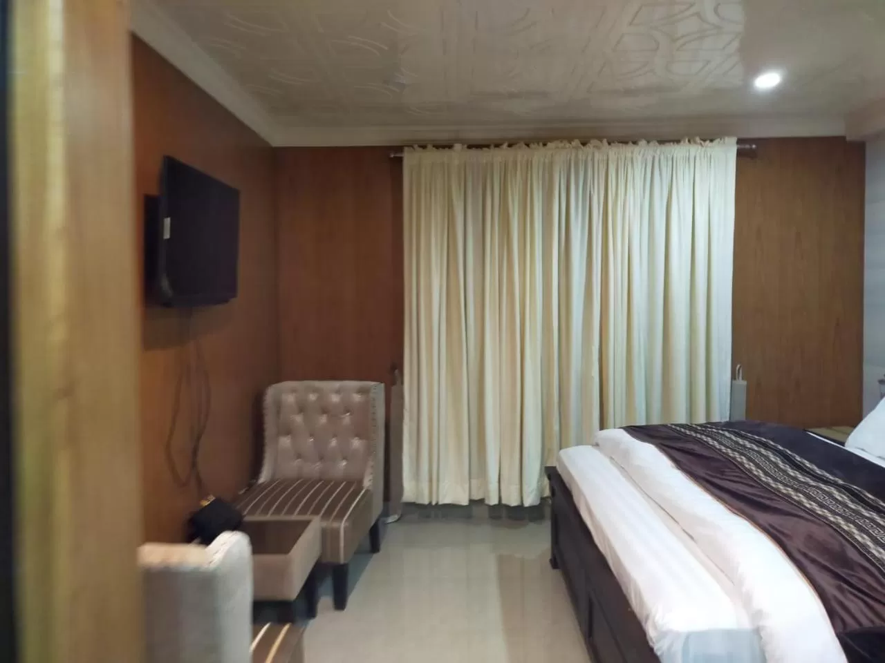 Bedroom, Bed in Shagufta Royal Hotel Murree