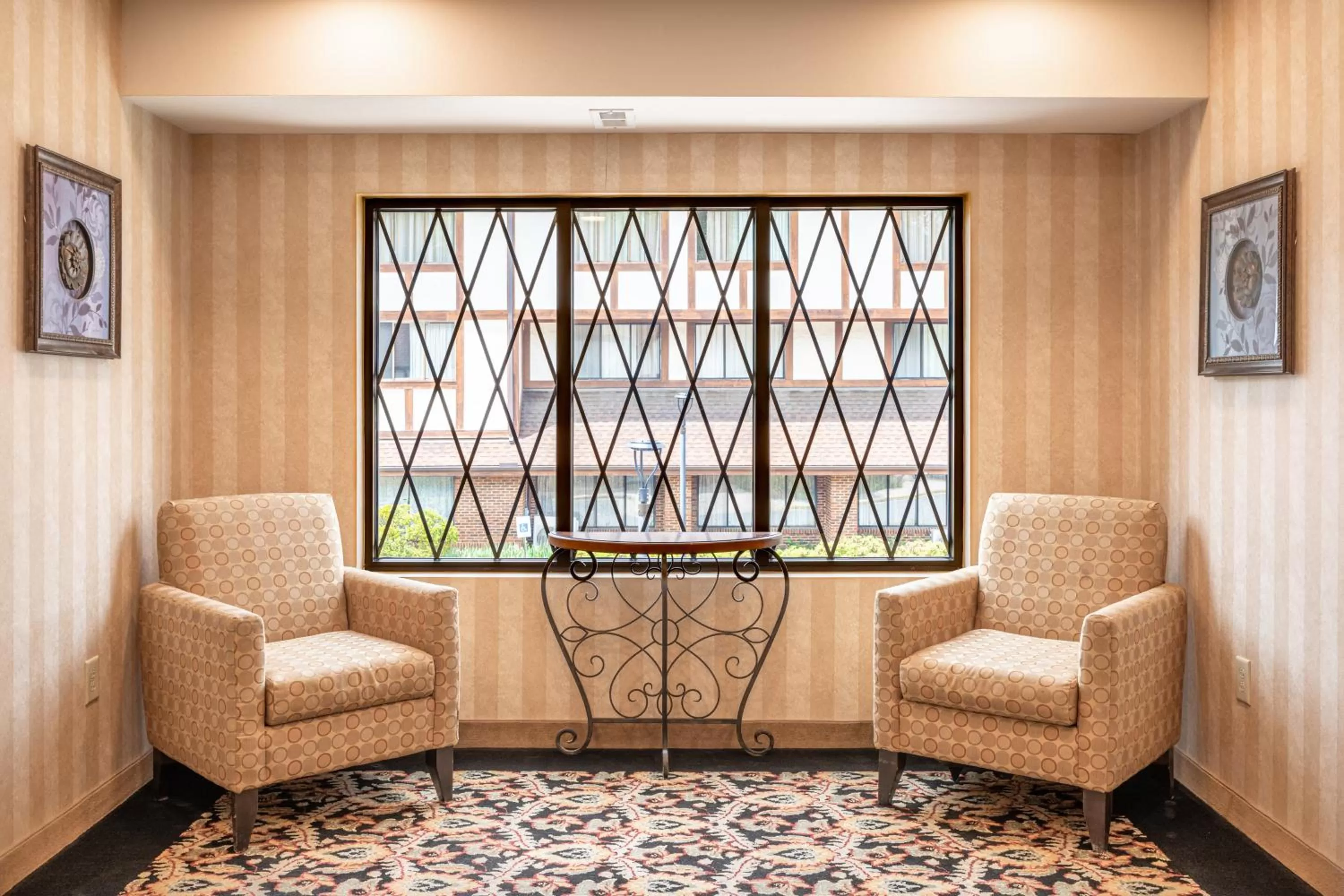 Seating area in The English Inn of Charlottesville